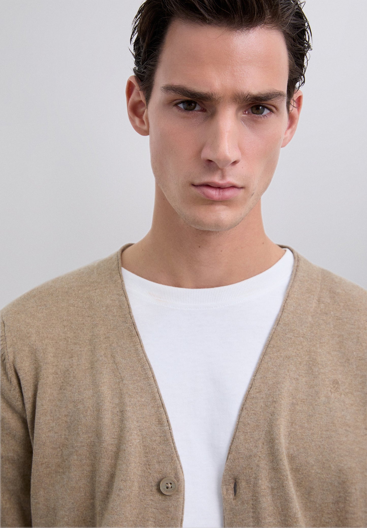 CARDIGAN COM GOLA EM V E SKULL