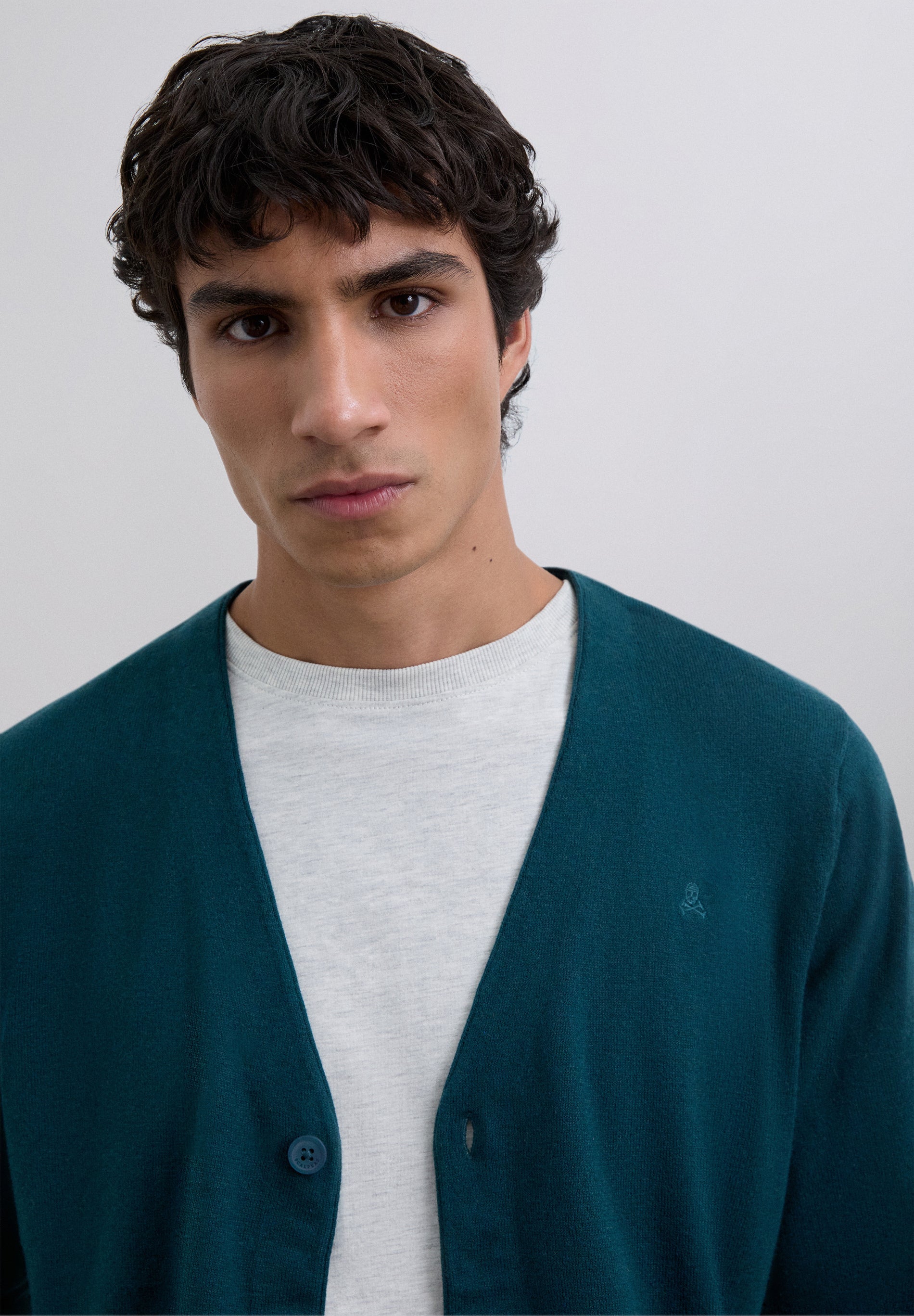 CARDIGAN COM GOLA EM V E SKULL