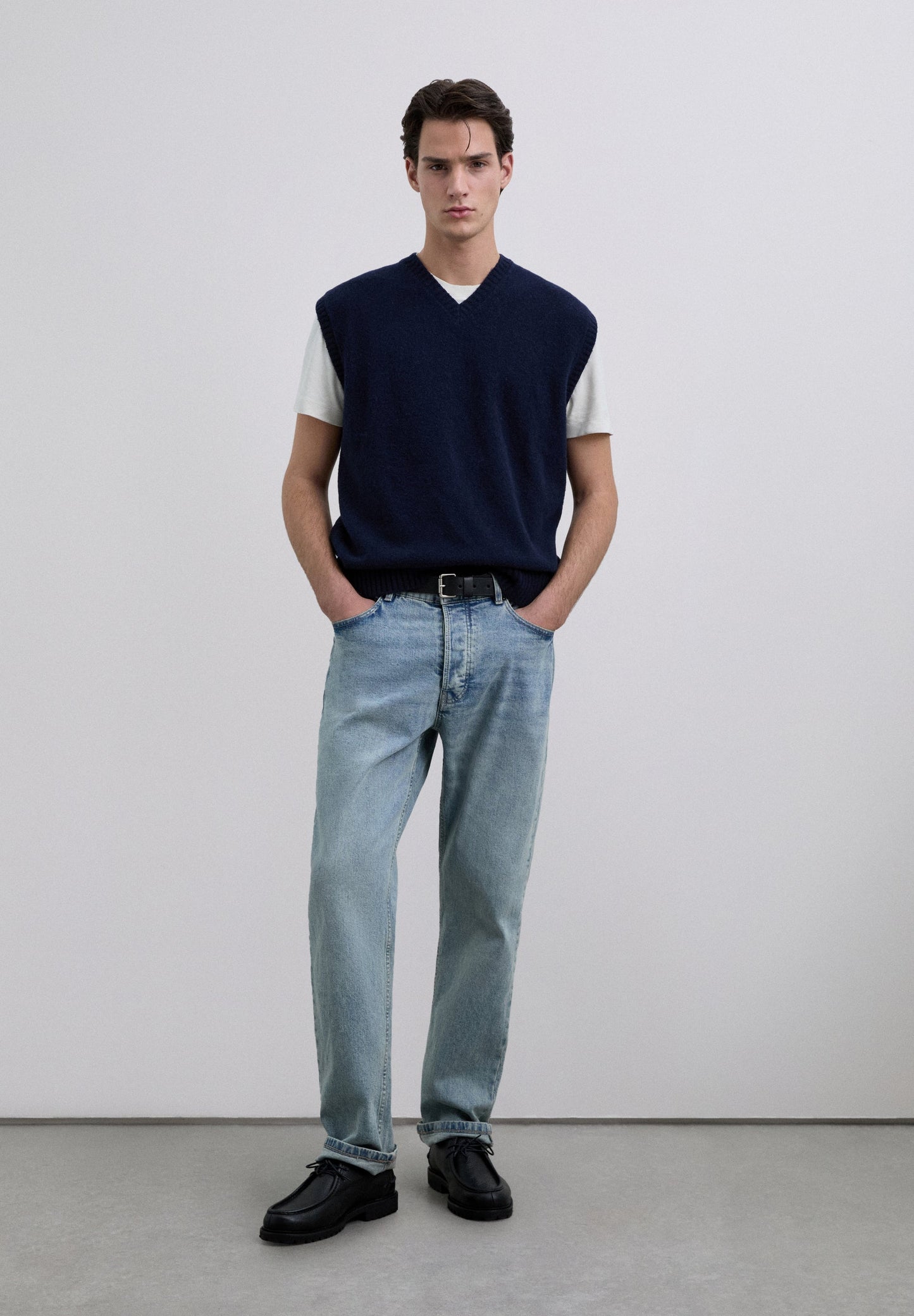 COLETE DE LÃ COM DECOTE EM BICO