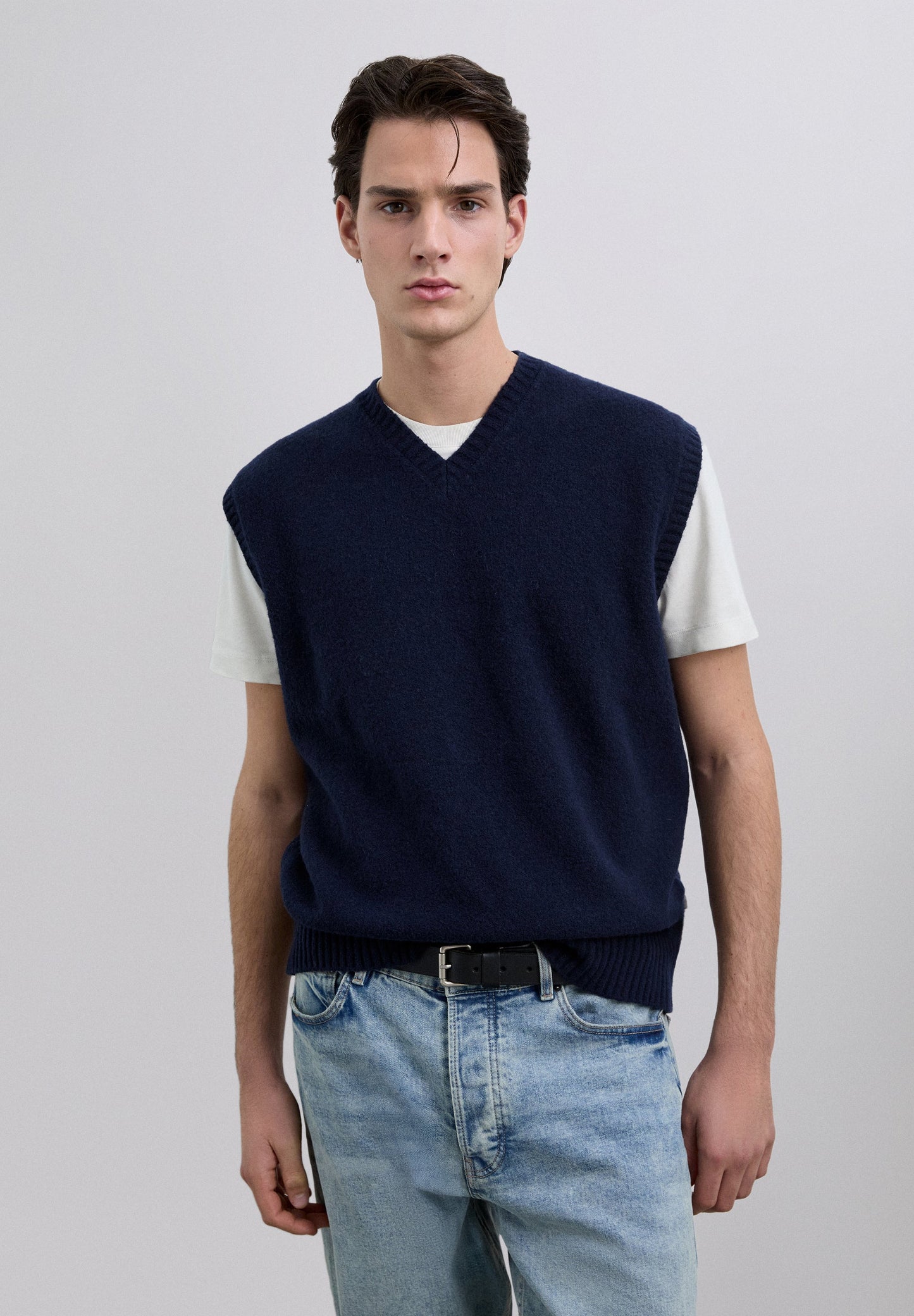 COLETE DE LÃ COM DECOTE EM BICO