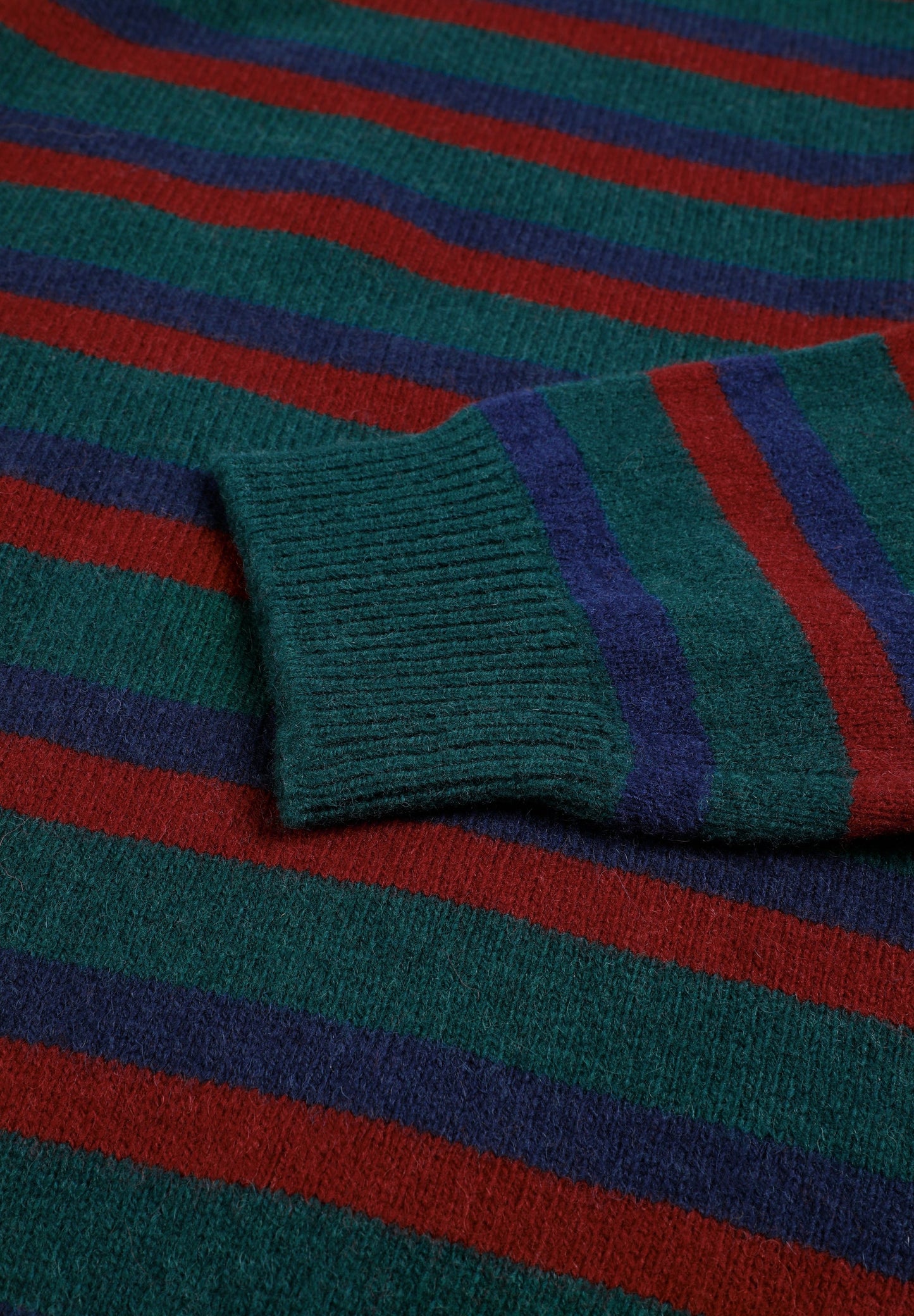 SWEATER DECOTE REDONDO ÀS RISCAS