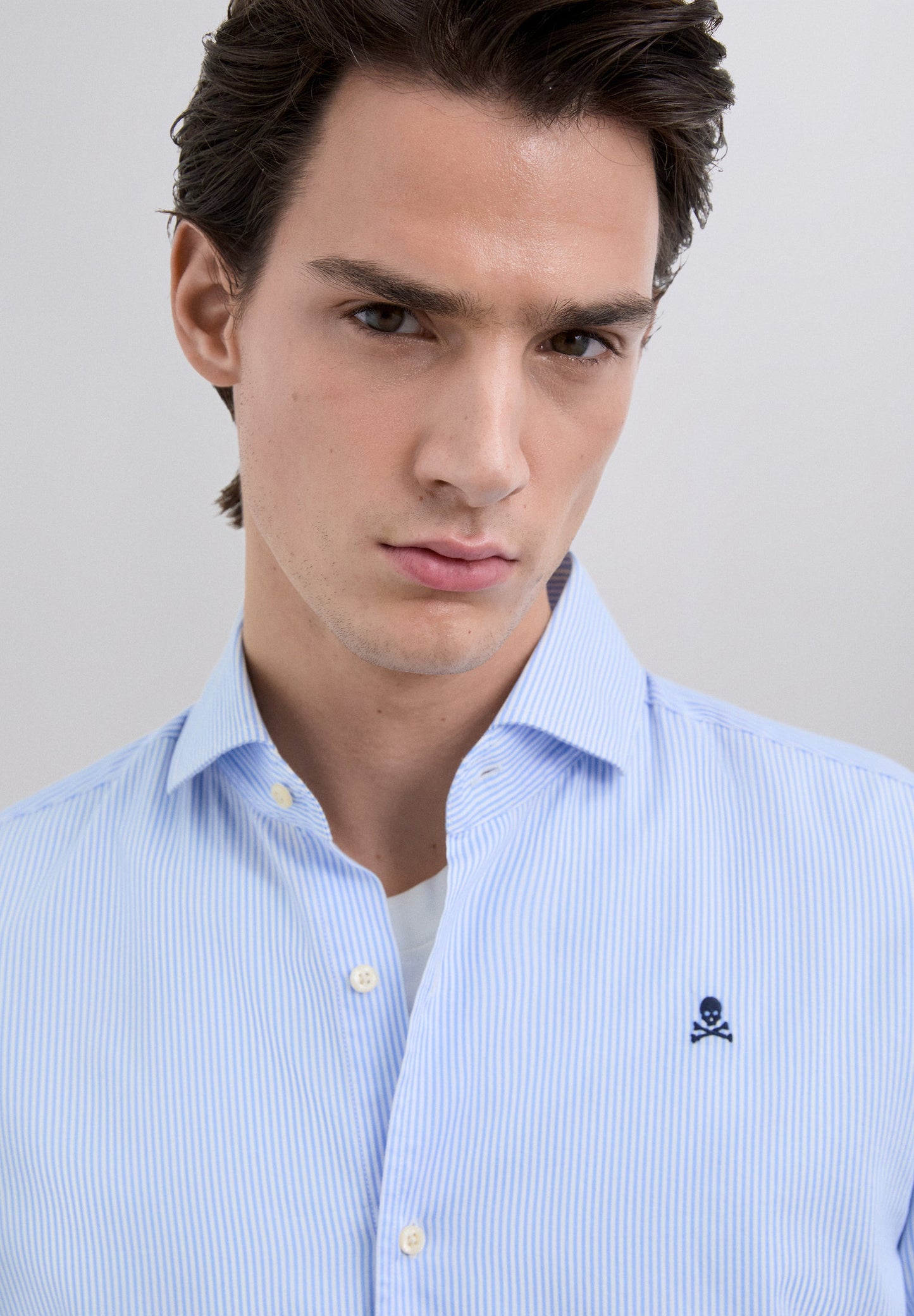 CAMISA ÀS RISCAS COM SKULL