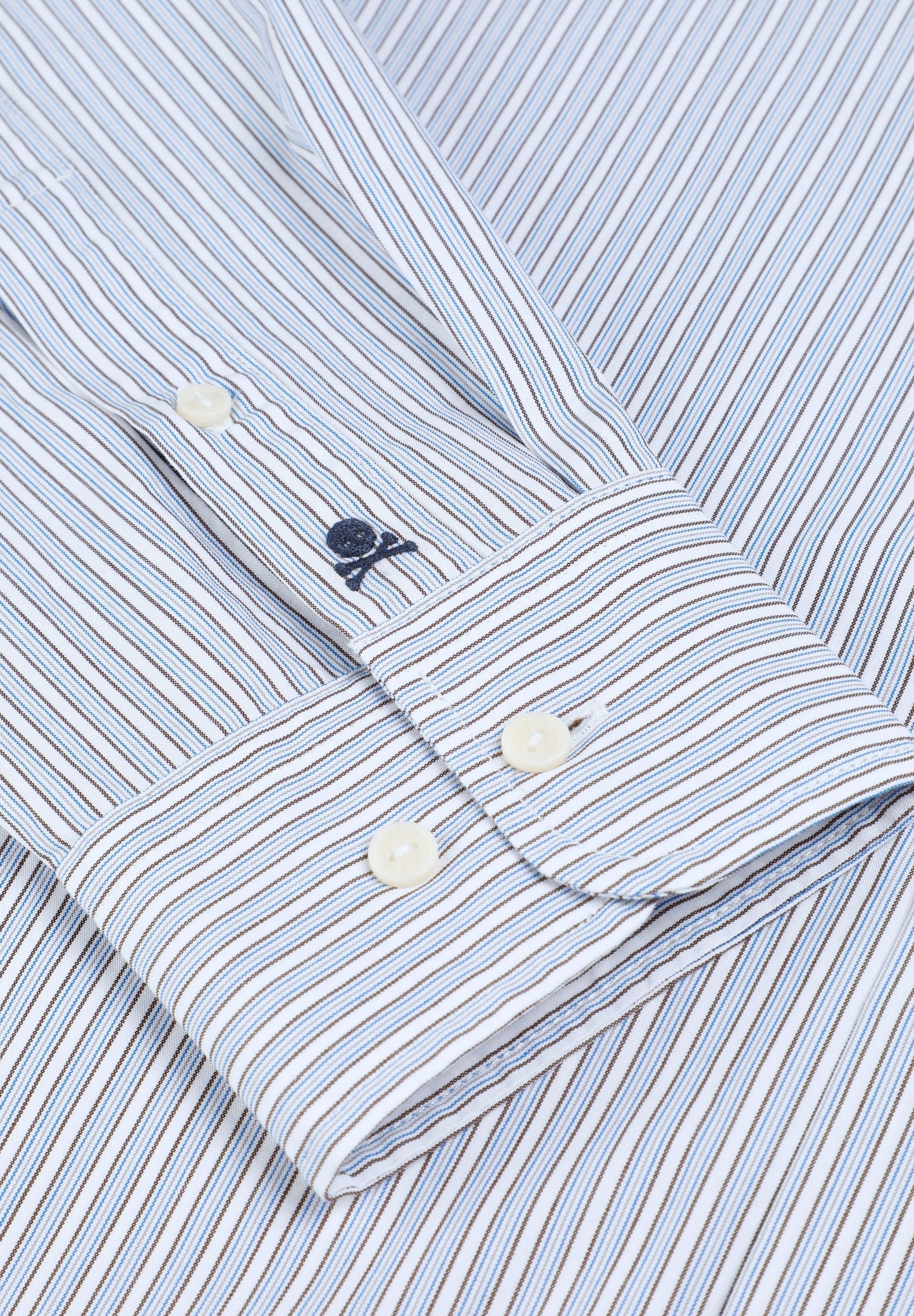 CAMISA ÀS RISCAS COM SKULL