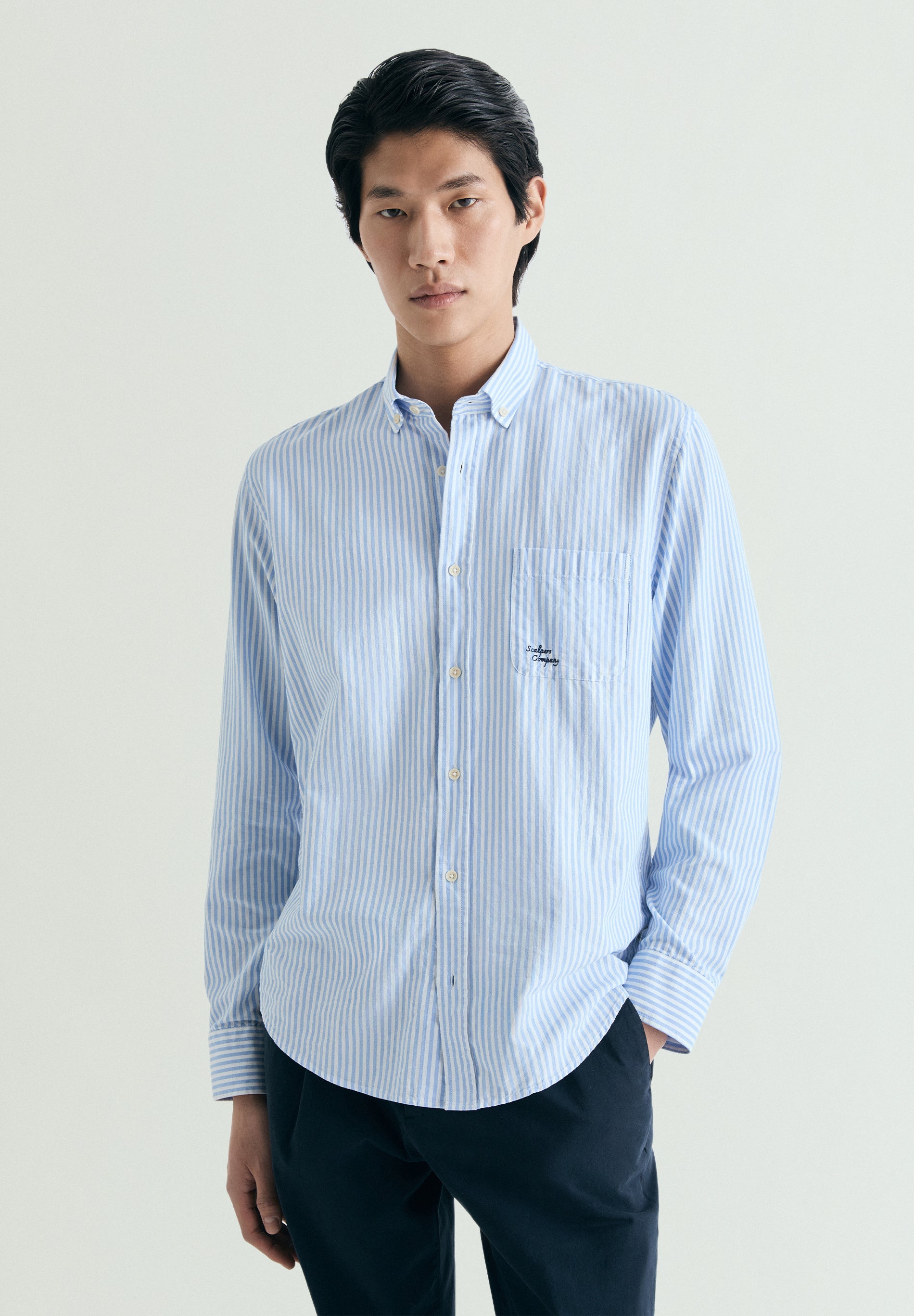 CAMISA ÀS RISCAS COM BOLSO