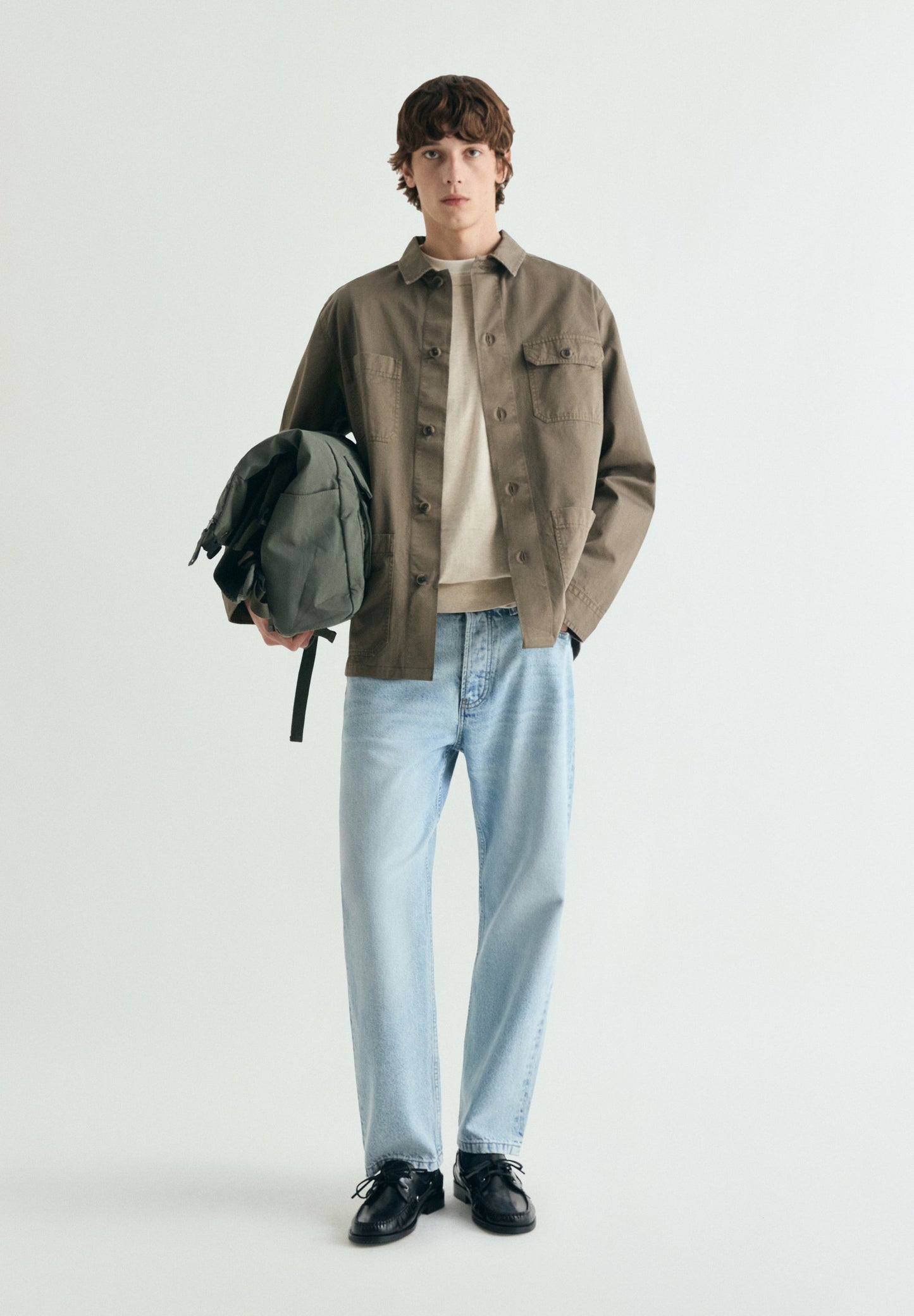 CAMISA COMPRIDA COM BOLSOS ABOTOADA