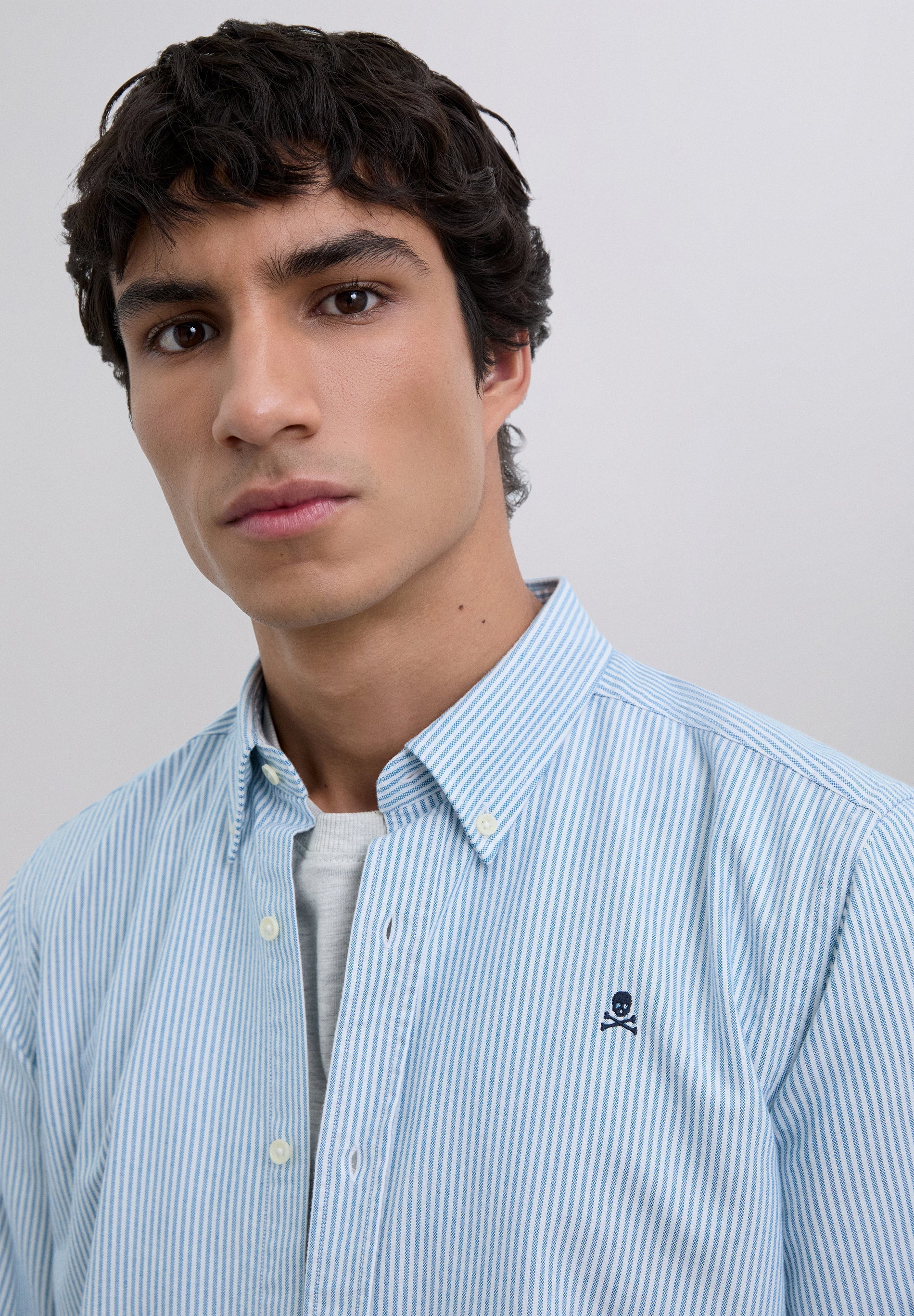 CAMISA OXFORD ÀS RISCAS