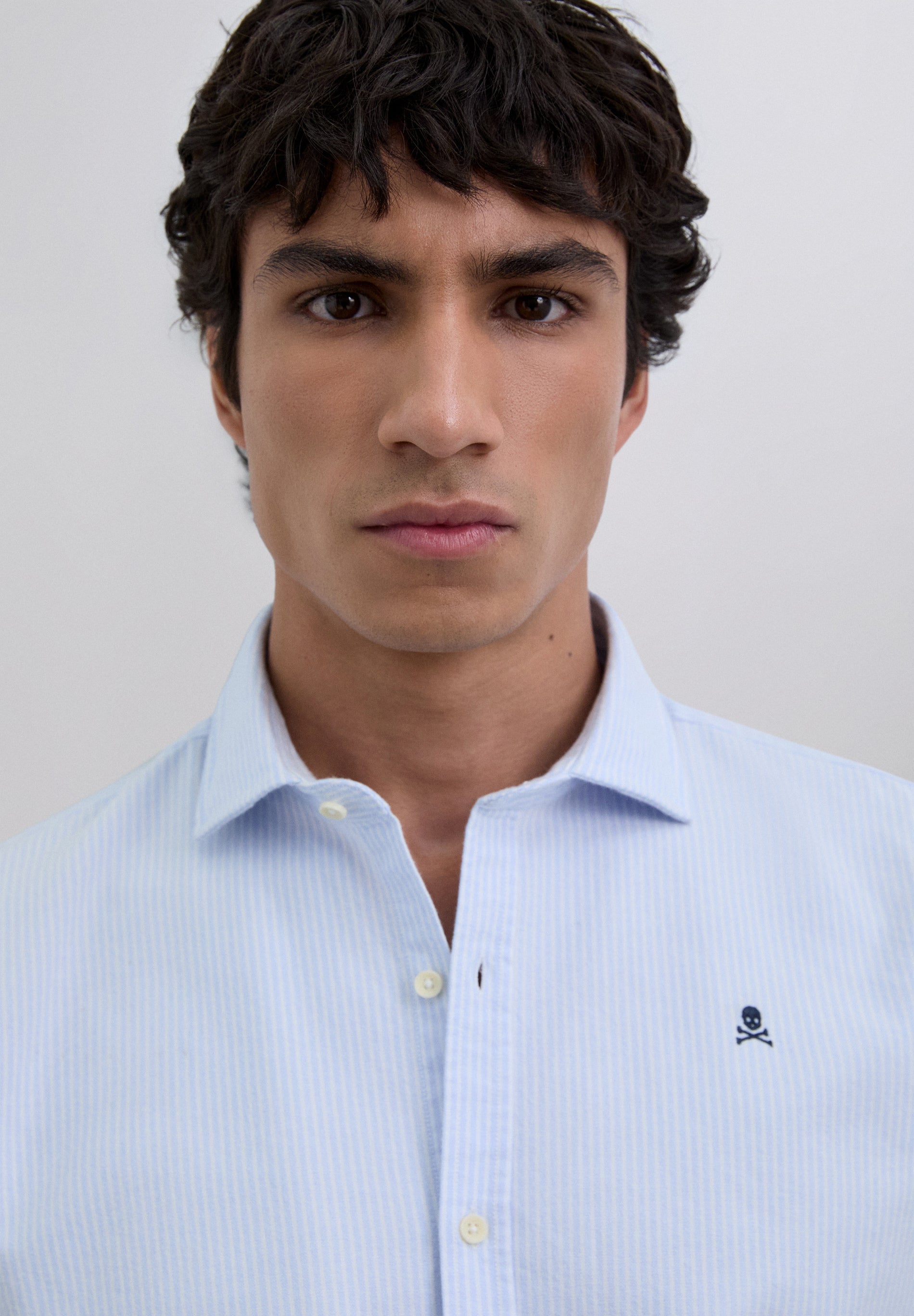 CAMISA OXFORD RISCAS SKULL