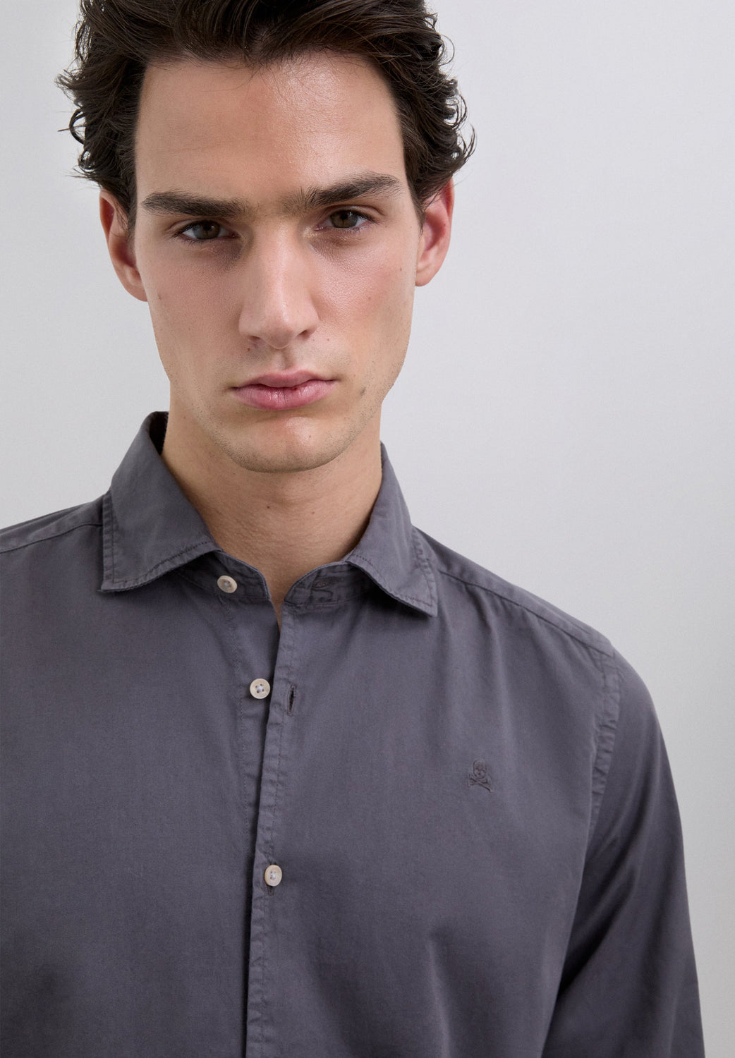 CAMISA REGULAR FIT BORDADA - Scalpers