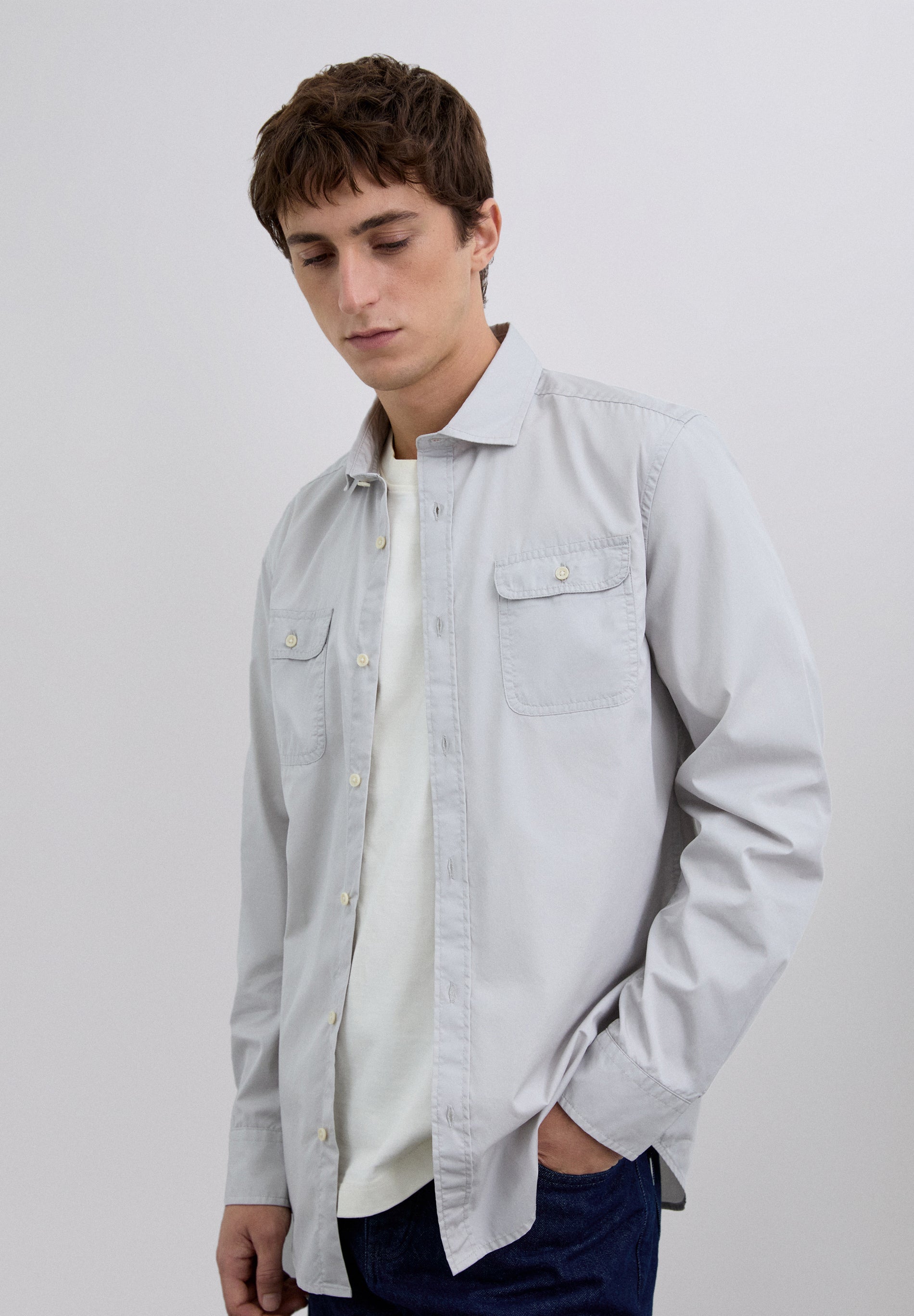CAMISA COM BOLSOS