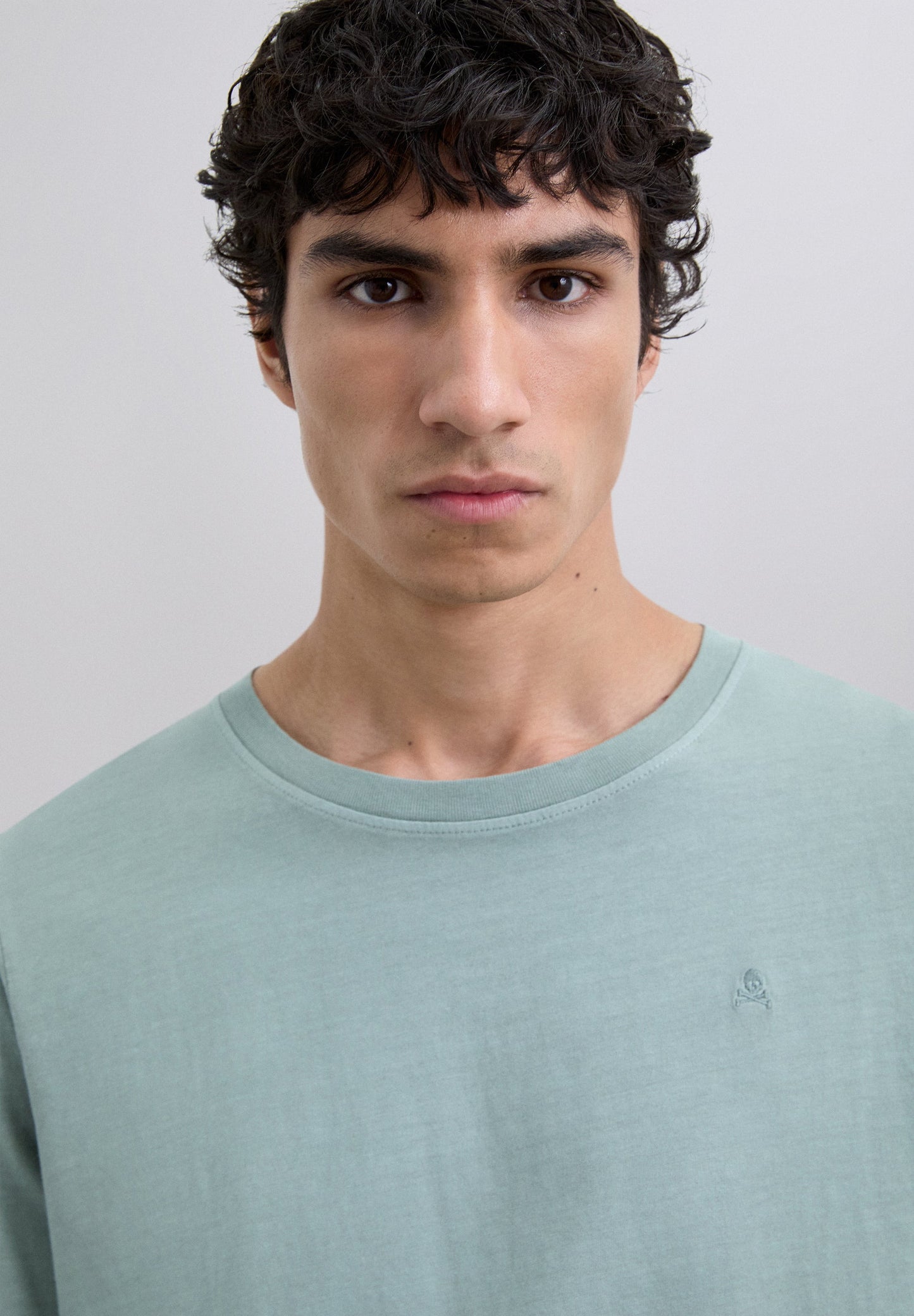 CAMISETA CALAVERA BORDADA TONO - Scalpers