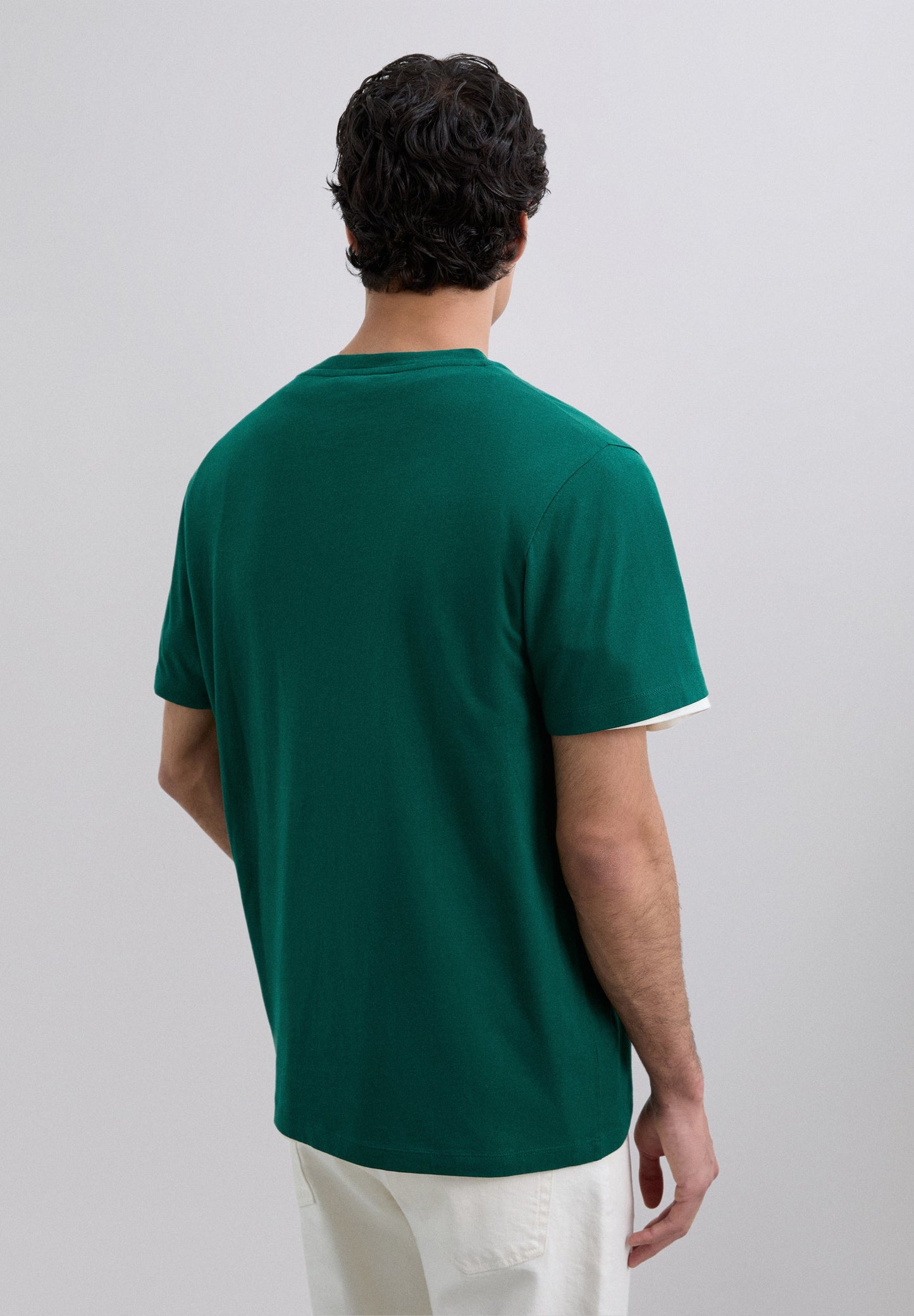 T-SHIRT COM LOGÓTIPO BORDADO