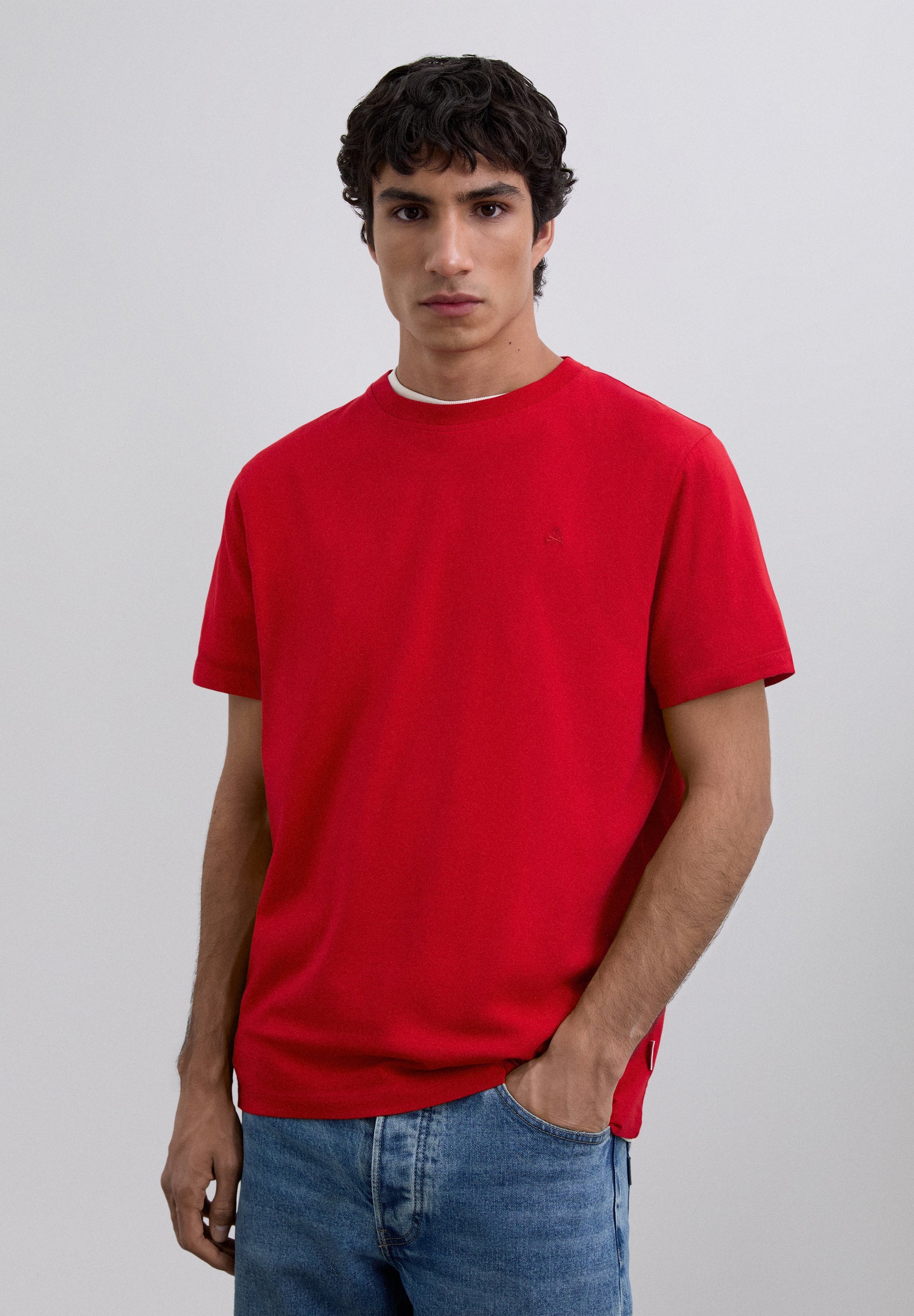 T-SHIRT COM LOGÓTIPO BORDADO