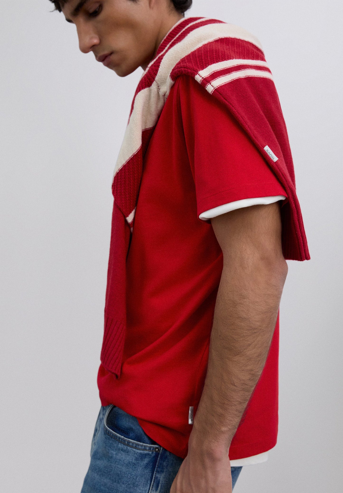 T-SHIRT COM LOGÓTIPO BORDADO