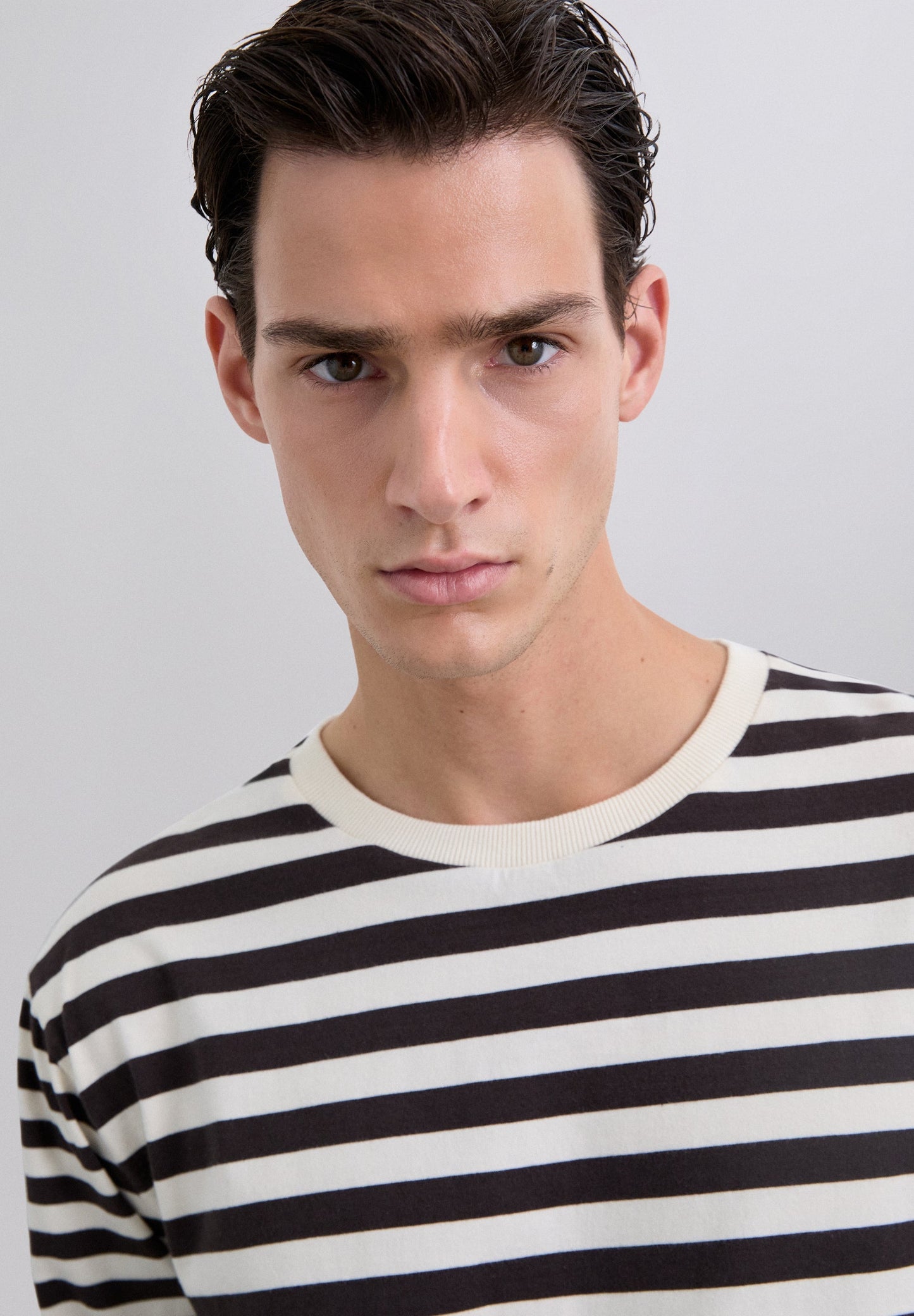 T-SHIRT ÀS RISCAS DE MANGA COMPRIDA