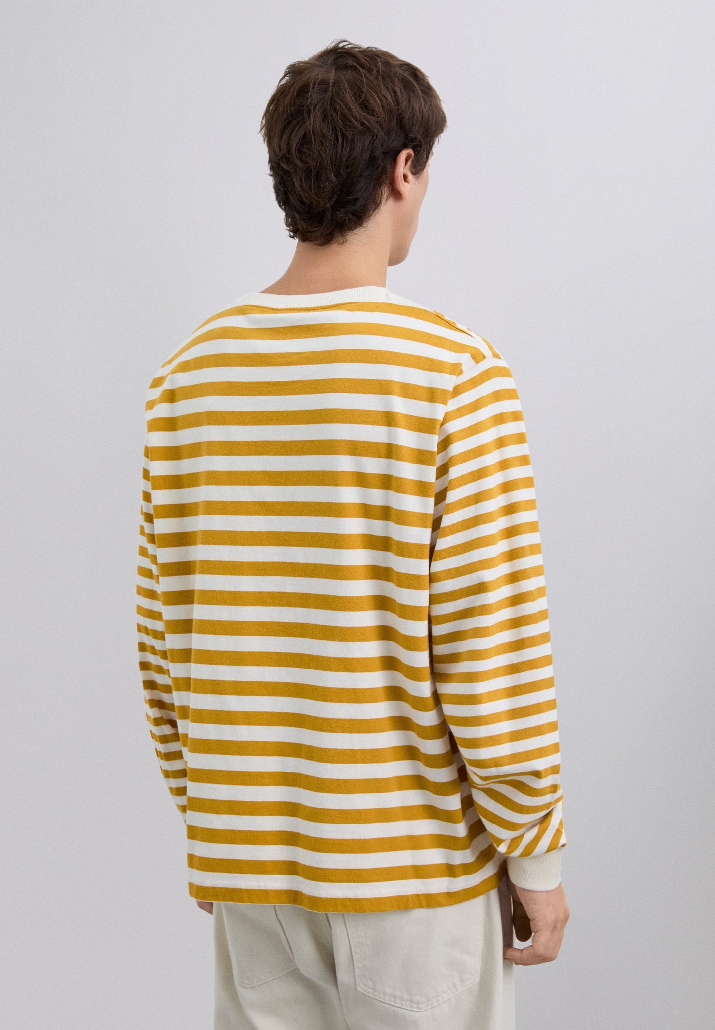T-SHIRT ÀS RISCAS DE MANGA COMPRIDA