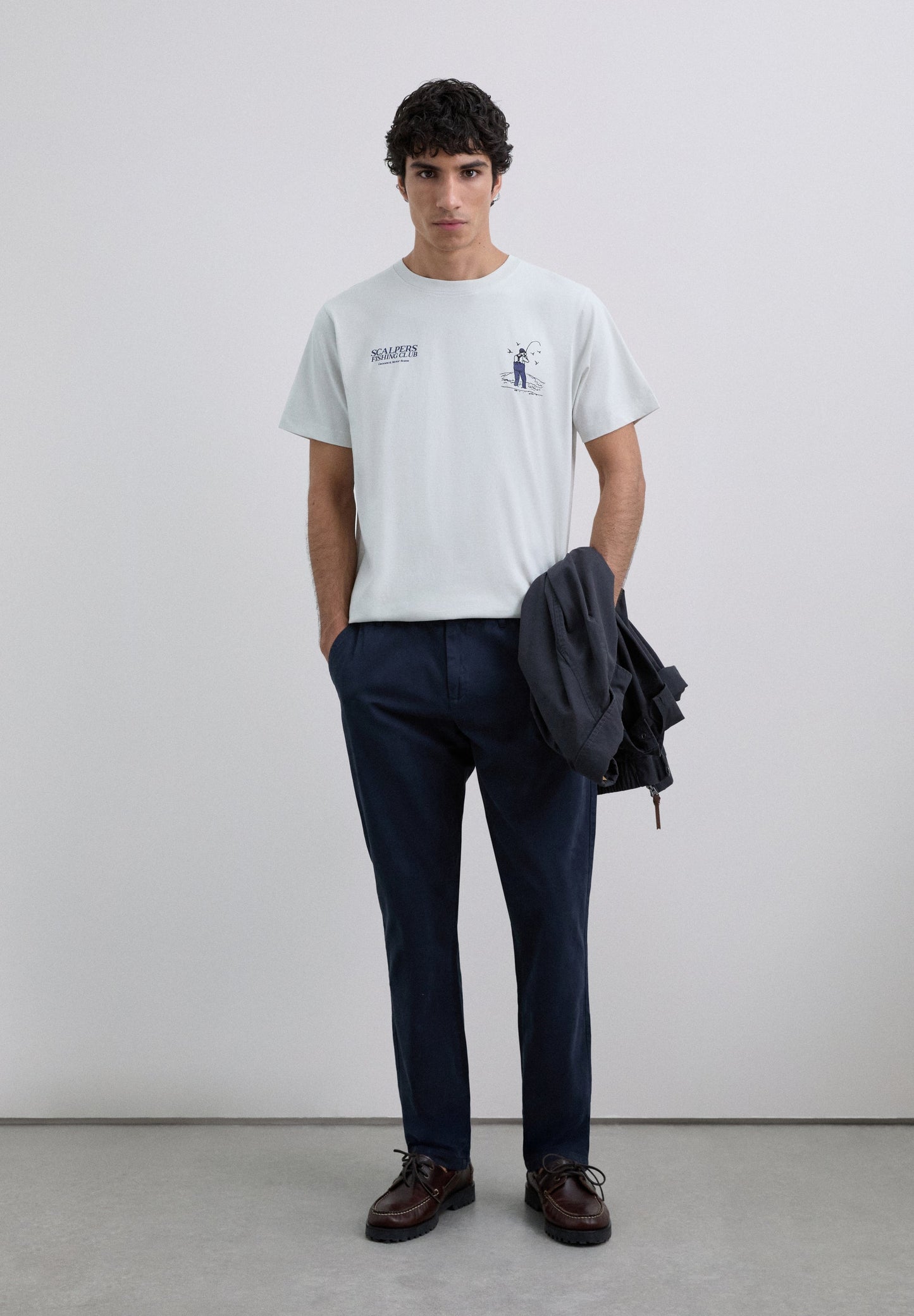 T-SHIRT COM PADRÃO PESCADOR