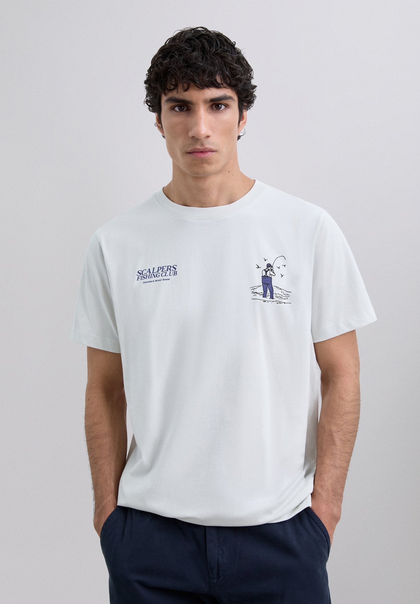 T-SHIRT COM PADRÃO PESCADOR