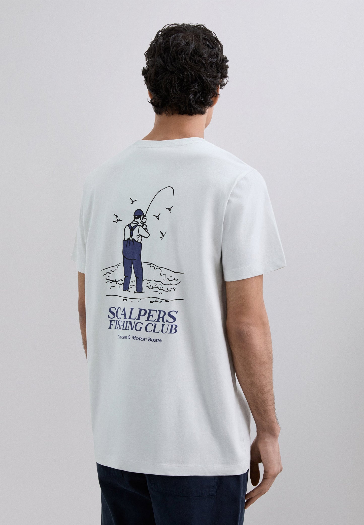 T-SHIRT COM PADRÃO PESCADOR