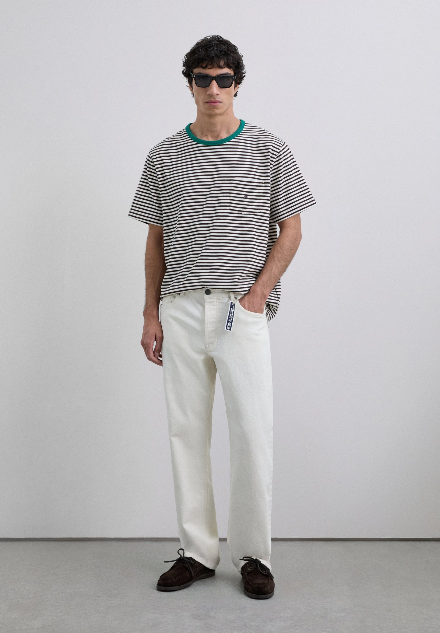 T-SHIRT ÀS RISCAS COM SKULL