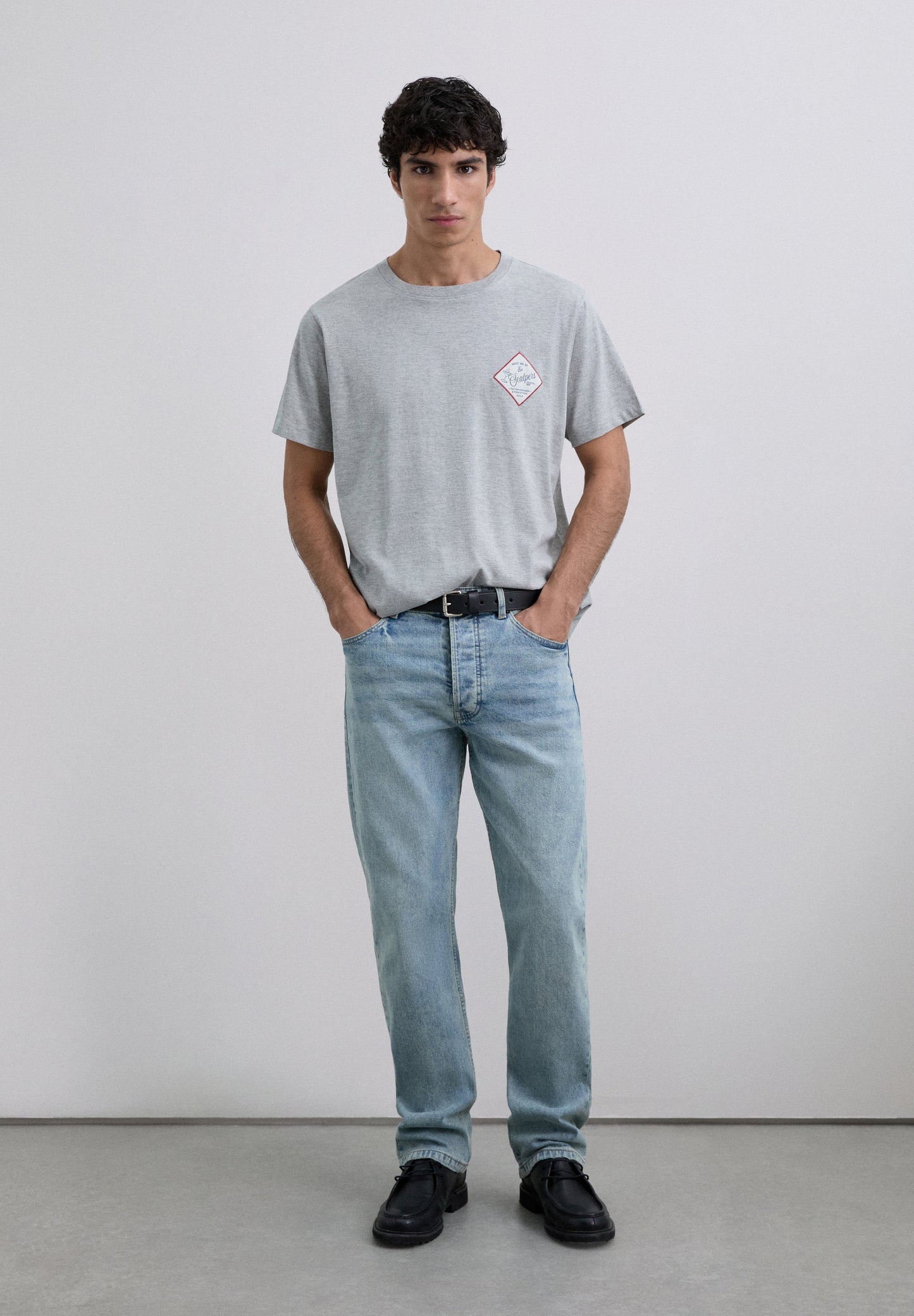 T-SHIRT REMENDO BORDADO LOGÓTIPO