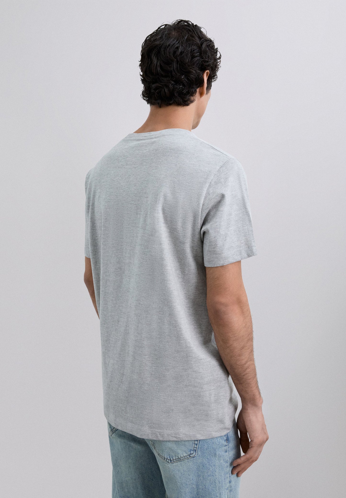 T-SHIRT REMENDO BORDADO LOGÓTIPO