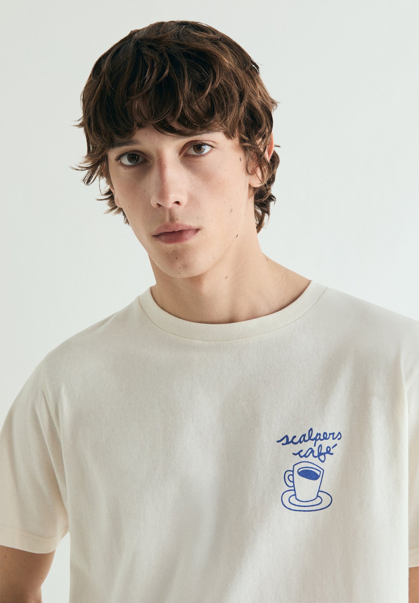 T-SHIRT COM PADRÃO SCALPERS CAFÉ