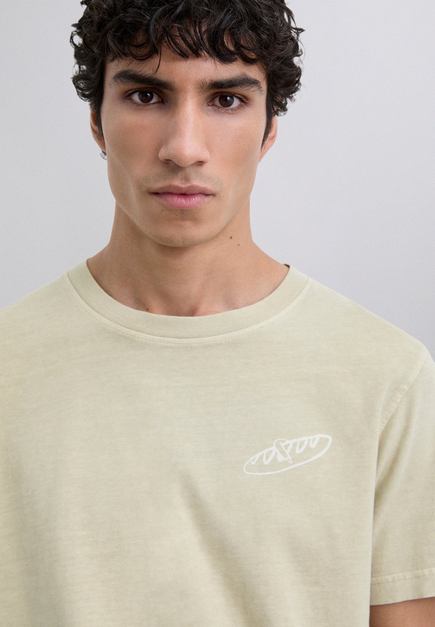 T-SHIRT COM PADRÃO BAGUETTE