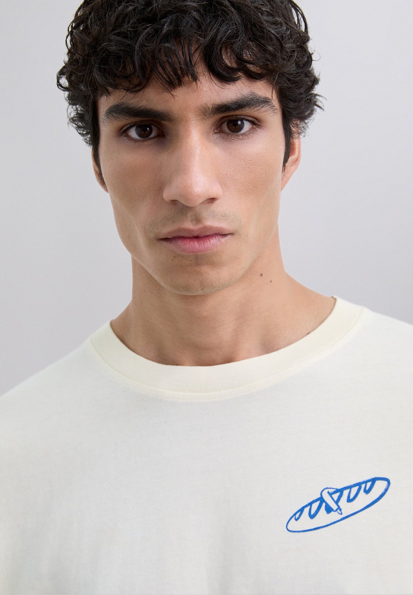 T-SHIRT COM PADRÃO BAGUETTE