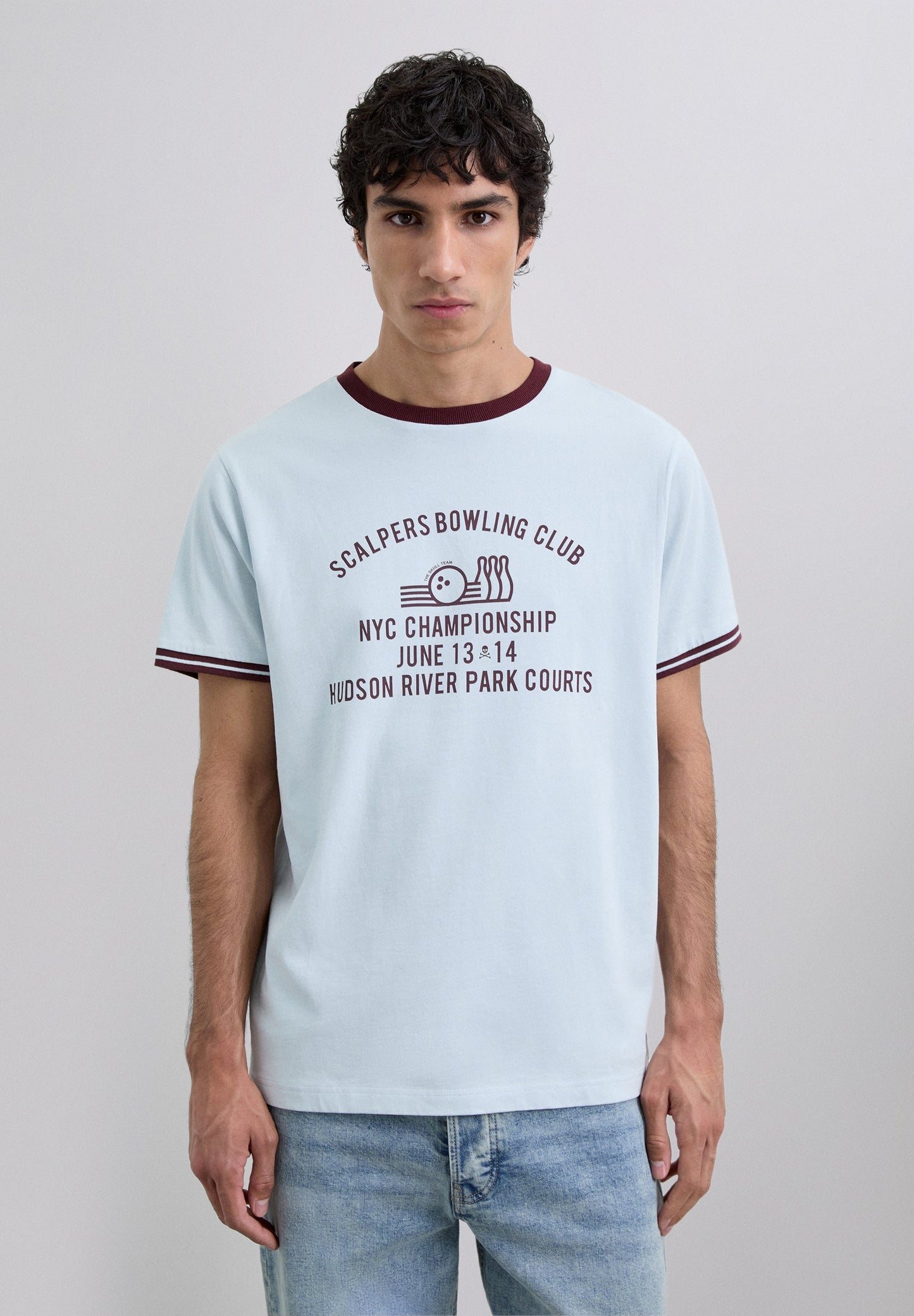T-SHIRT COM PADRÃO EM CONTRASTE