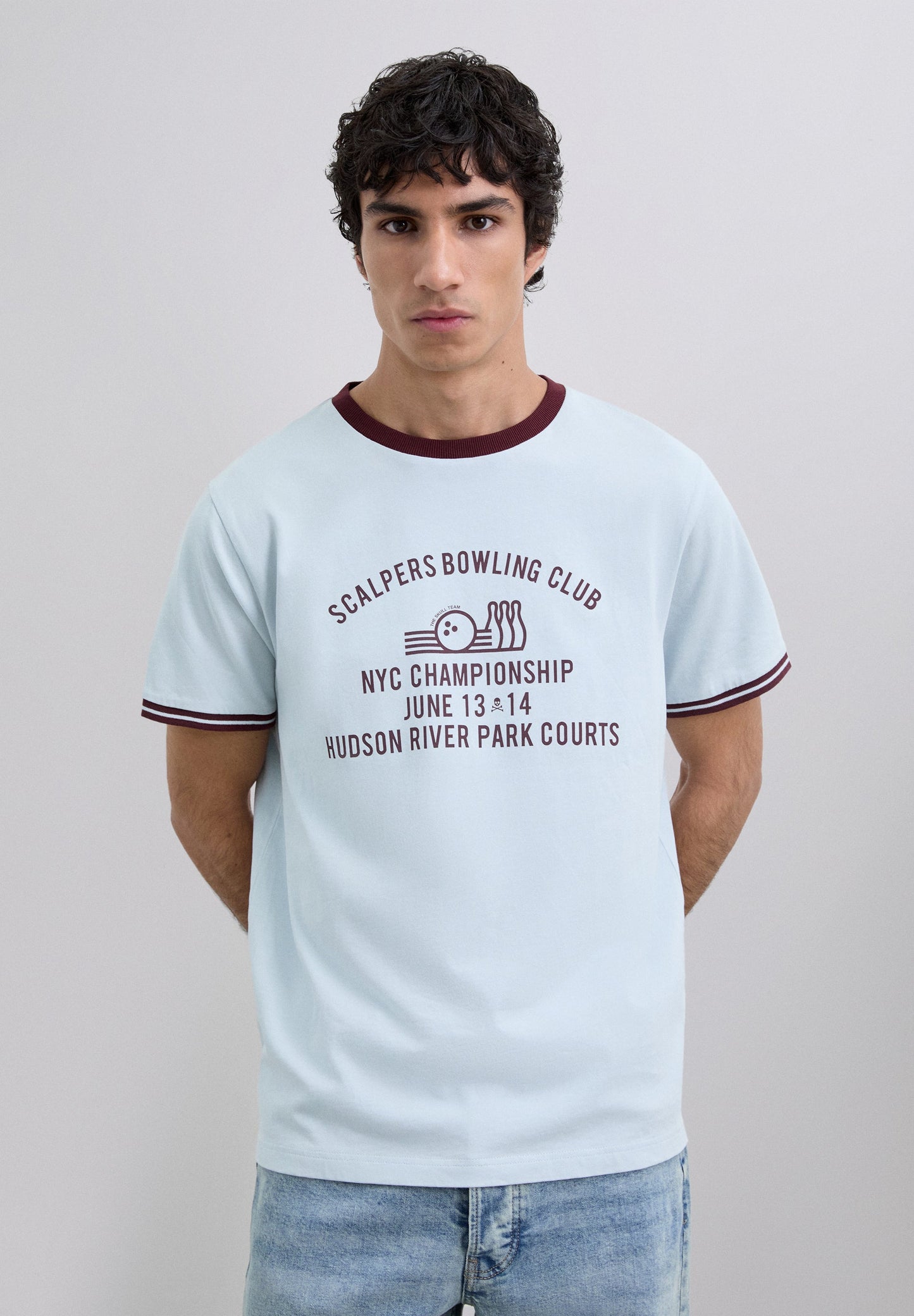 T-SHIRT COM PADRÃO EM CONTRASTE