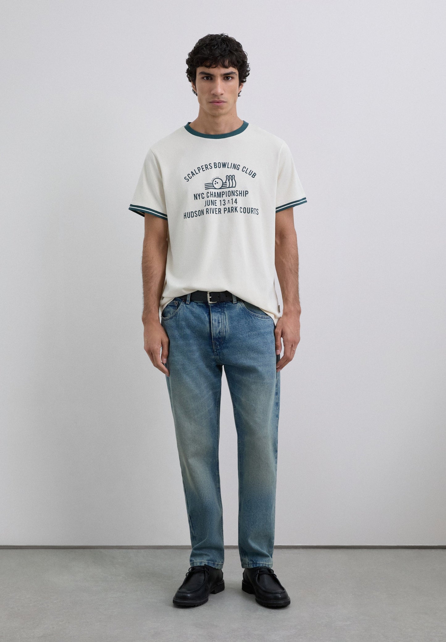 T-SHIRT COM PADRÃO EM CONTRASTE