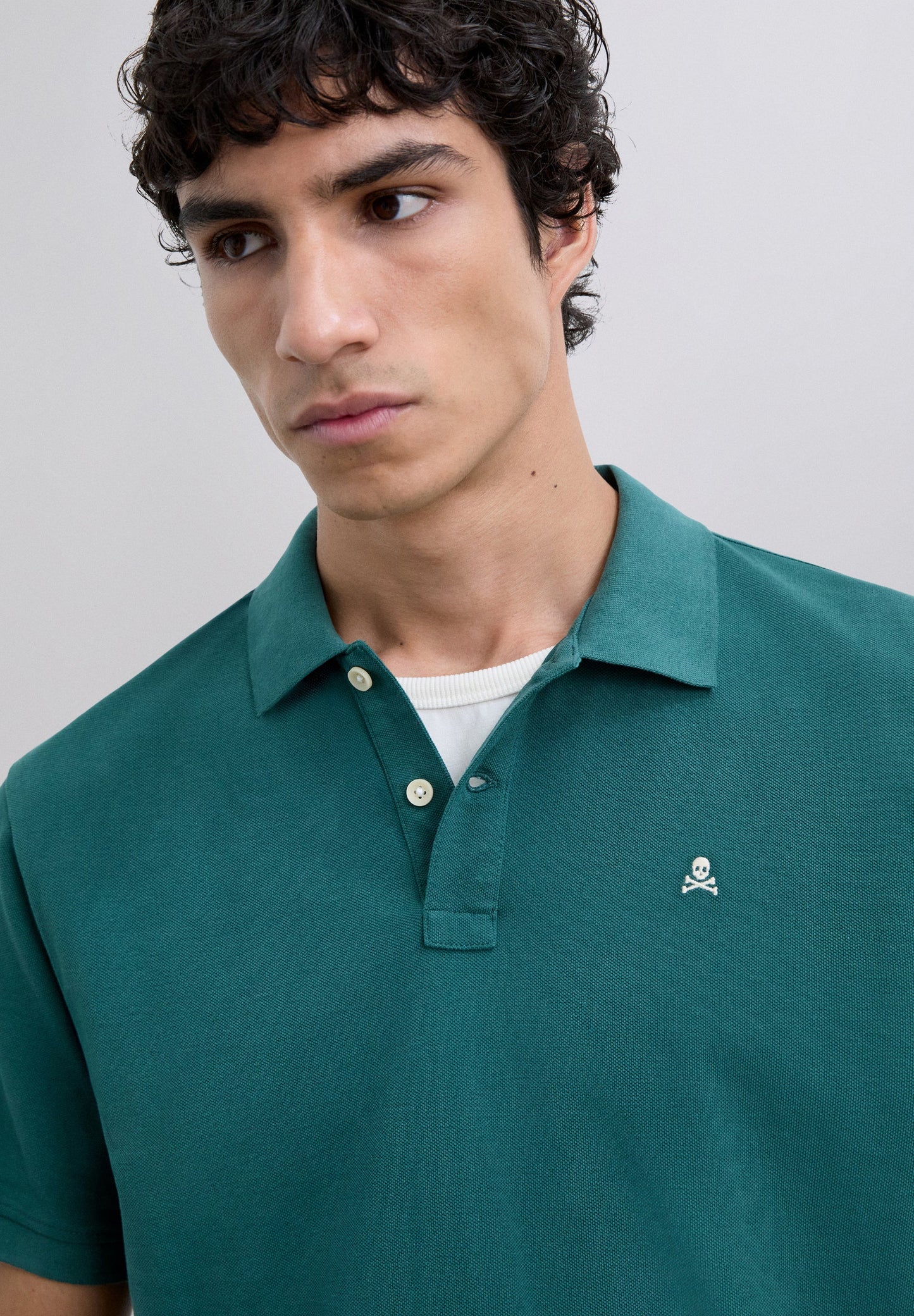 CAMISA POLO EM PIQUÉ COM BORDADO