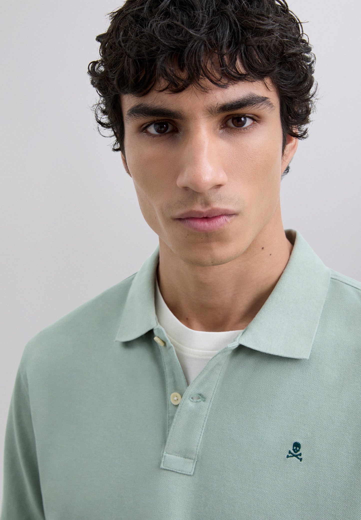 CAMISA POLO EM PIQUÉ COM BORDADO