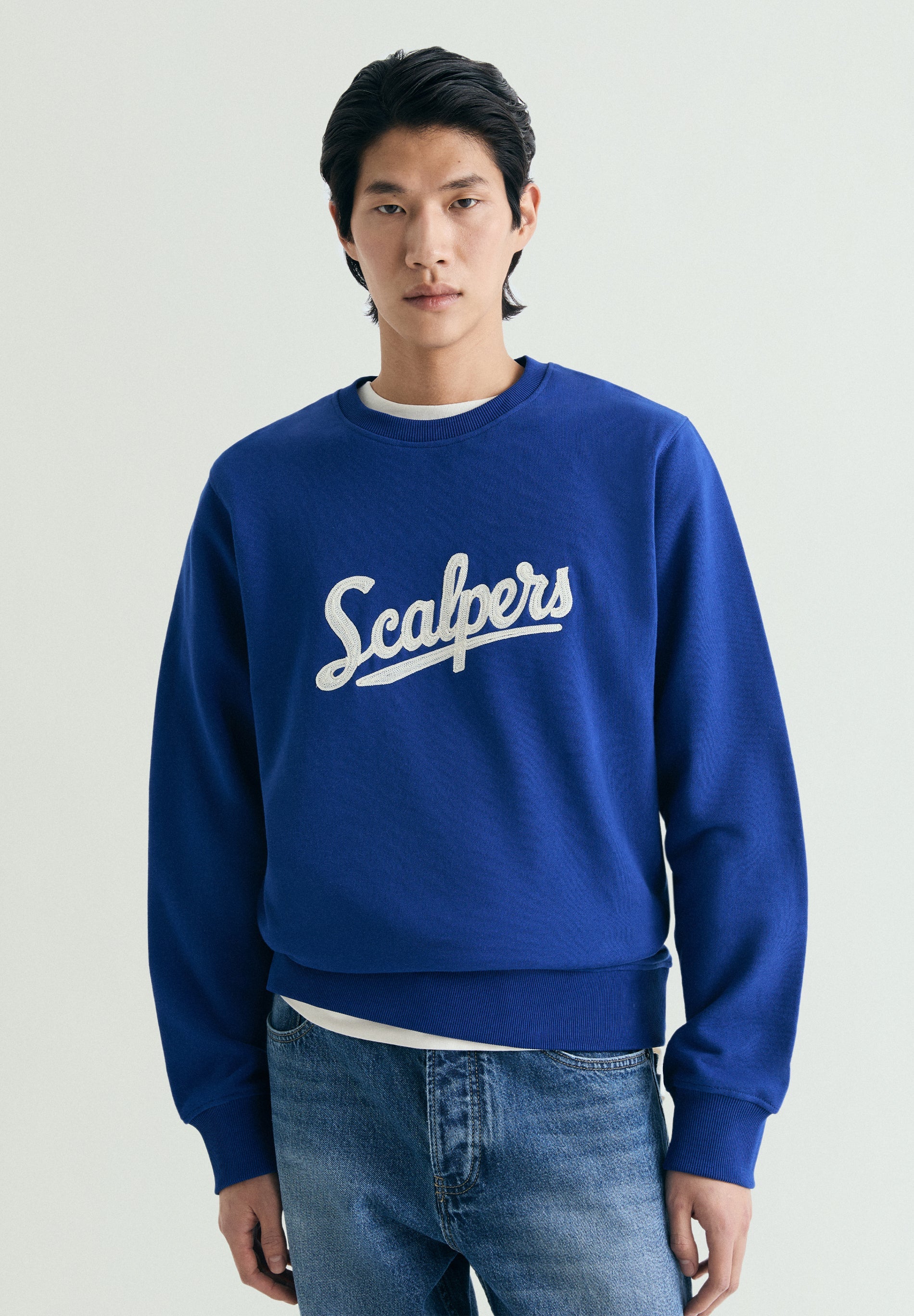SWEATSHIRT COM BORDADO À FRENTE