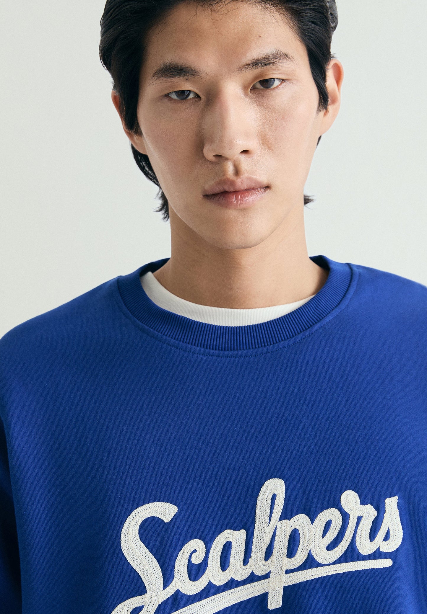 SWEATSHIRT COM BORDADO À FRENTE