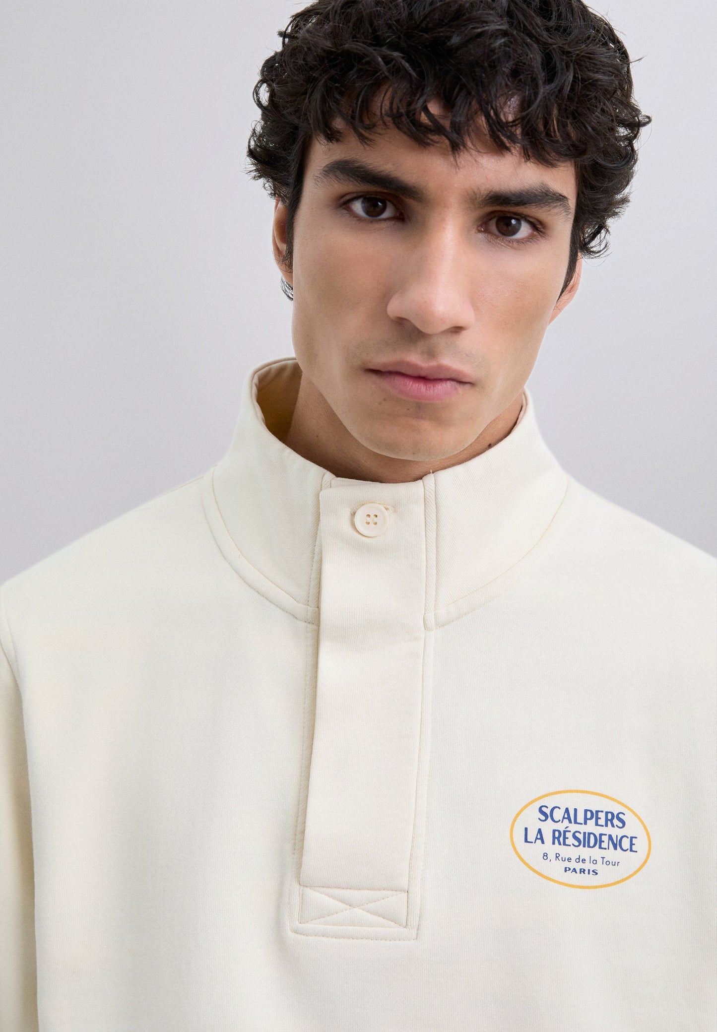 SWEATSHIRT DE GOLA ALTA COM LOGÓTIPO