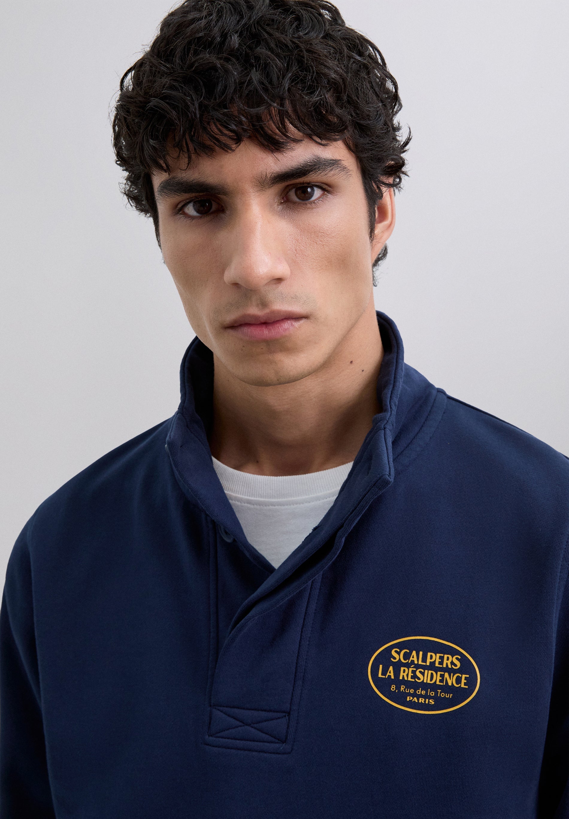 SWEATSHIRT DE GOLA ALTA COM LOGÓTIPO