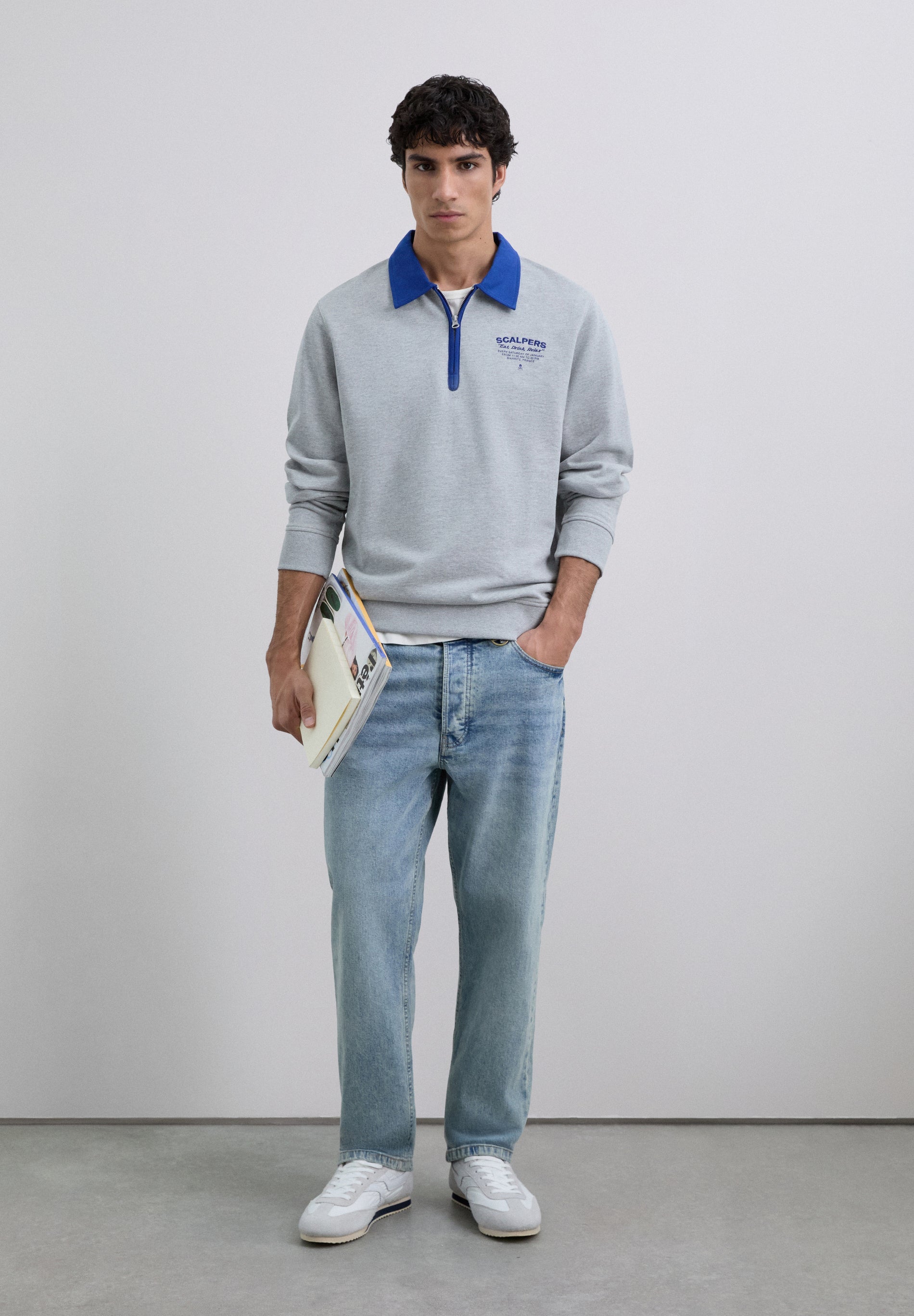 SWEATSHIRT COM ZIP E BORDADOS