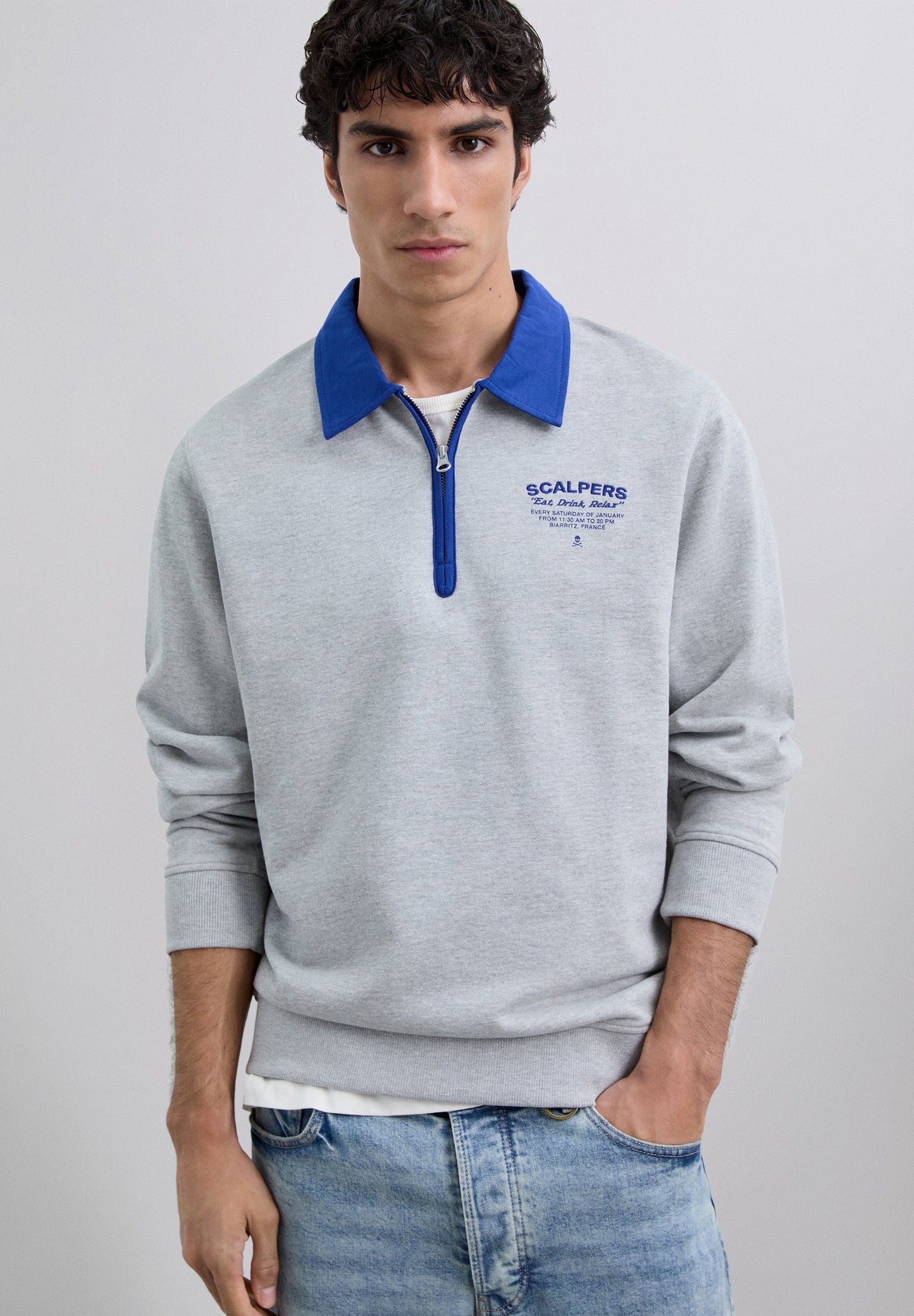 SWEATSHIRT COM ZIP E BORDADOS