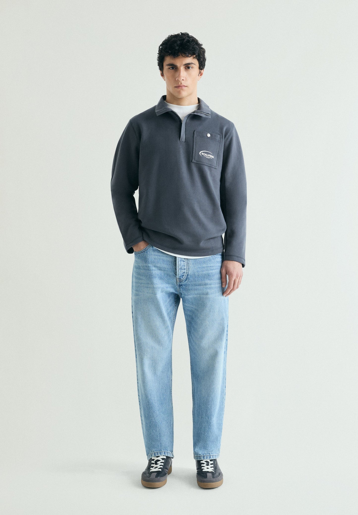 SWEATSHIRT COM MEIO FECHO E BOLSO