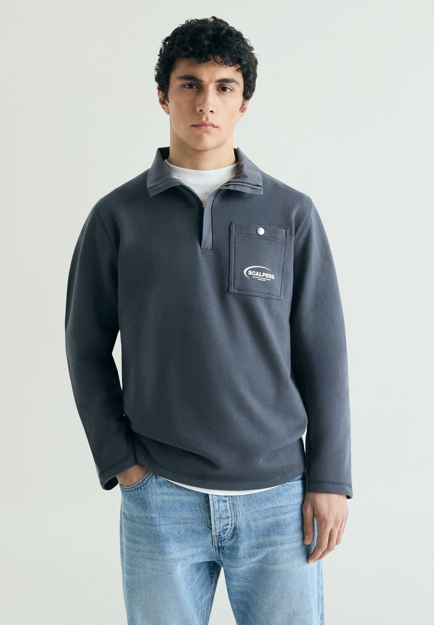 SWEATSHIRT COM MEIO FECHO E BOLSO