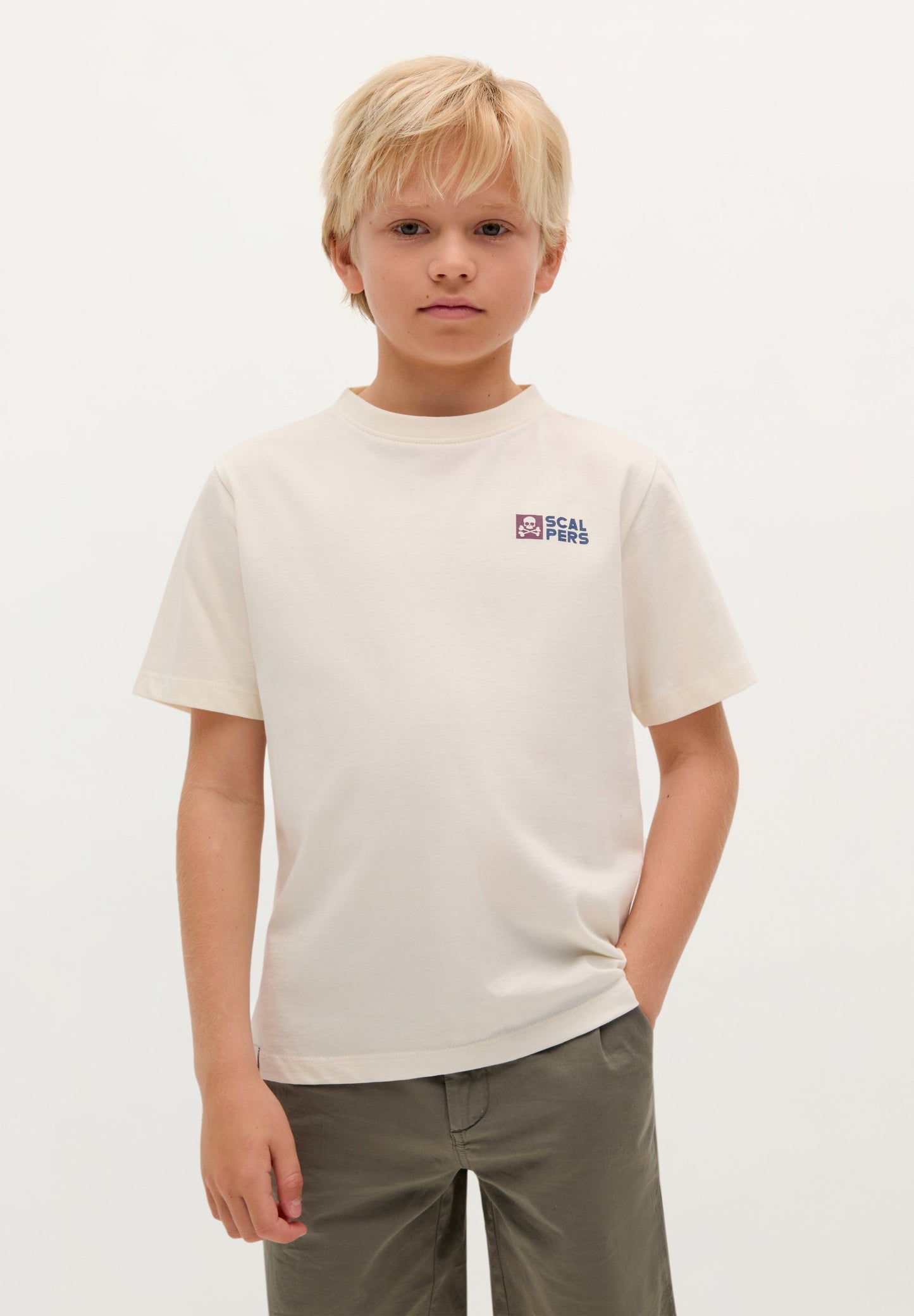 T-SHIRT COM PADRÃO DE LOGÓTIPO