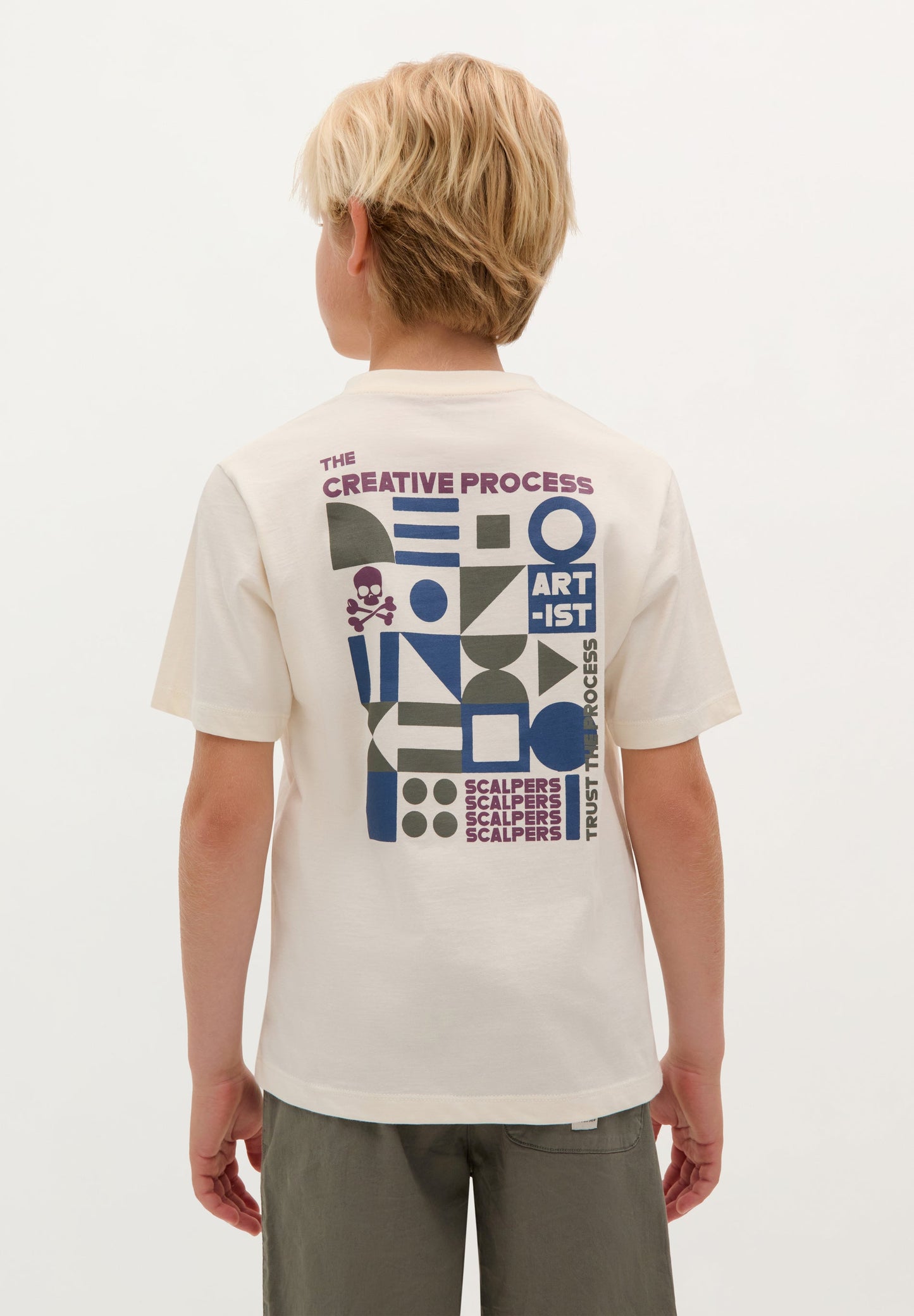 T-SHIRT COM PADRÃO DE LOGÓTIPO