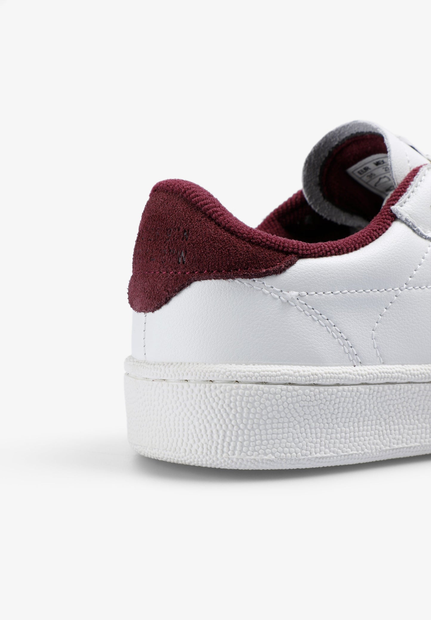 SNEAKERS EM PELE COM CONTRASTE