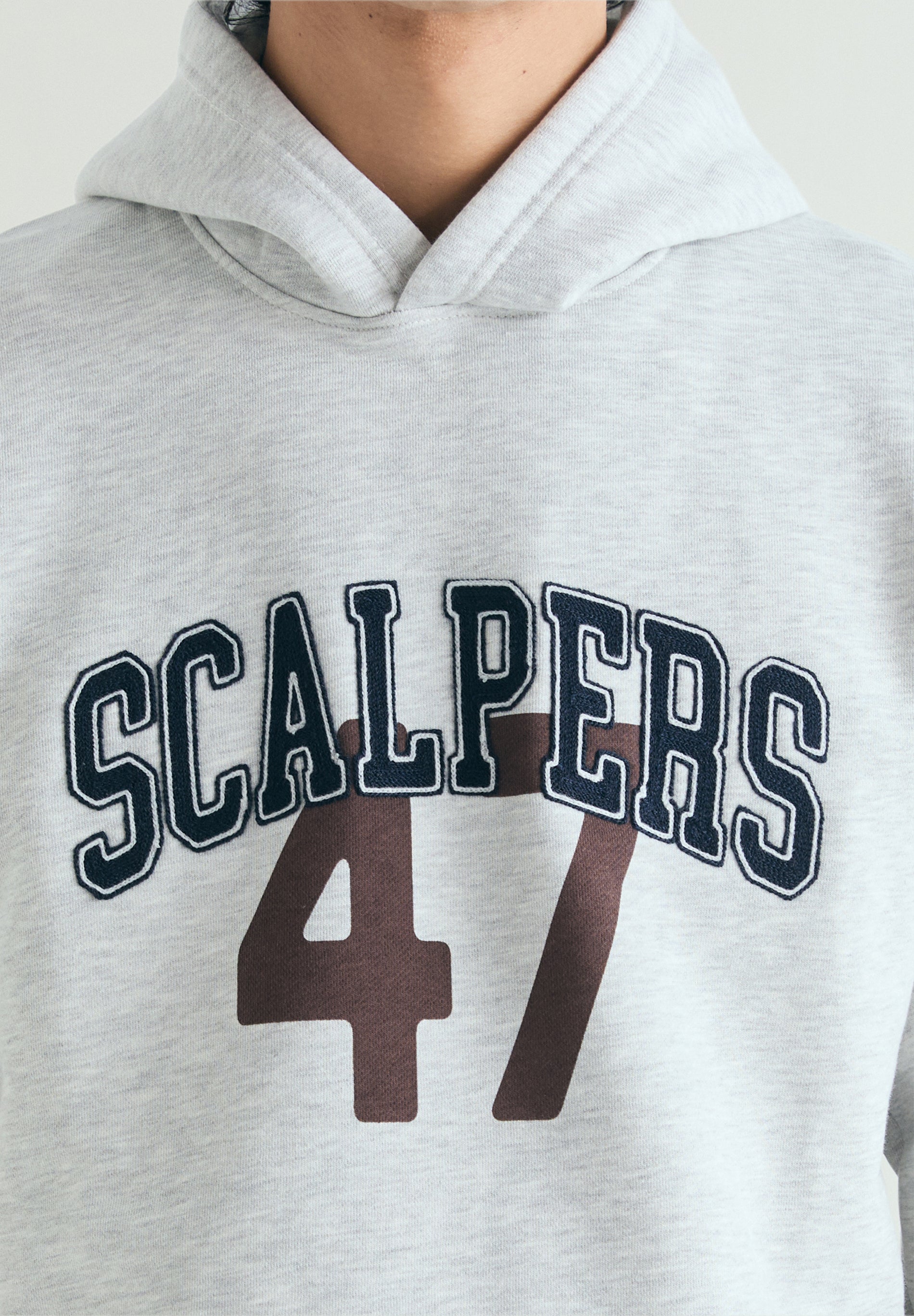 SWEATSHIRT COM CAPUZ VARSITY