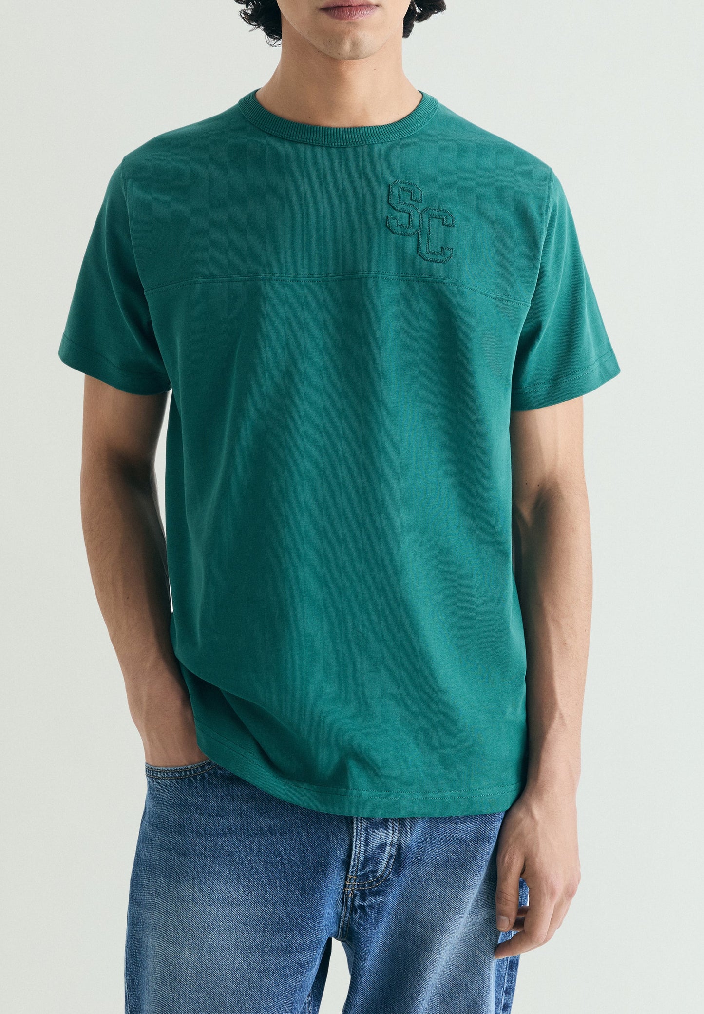 T-SHIRT PADRÃO VARSITY