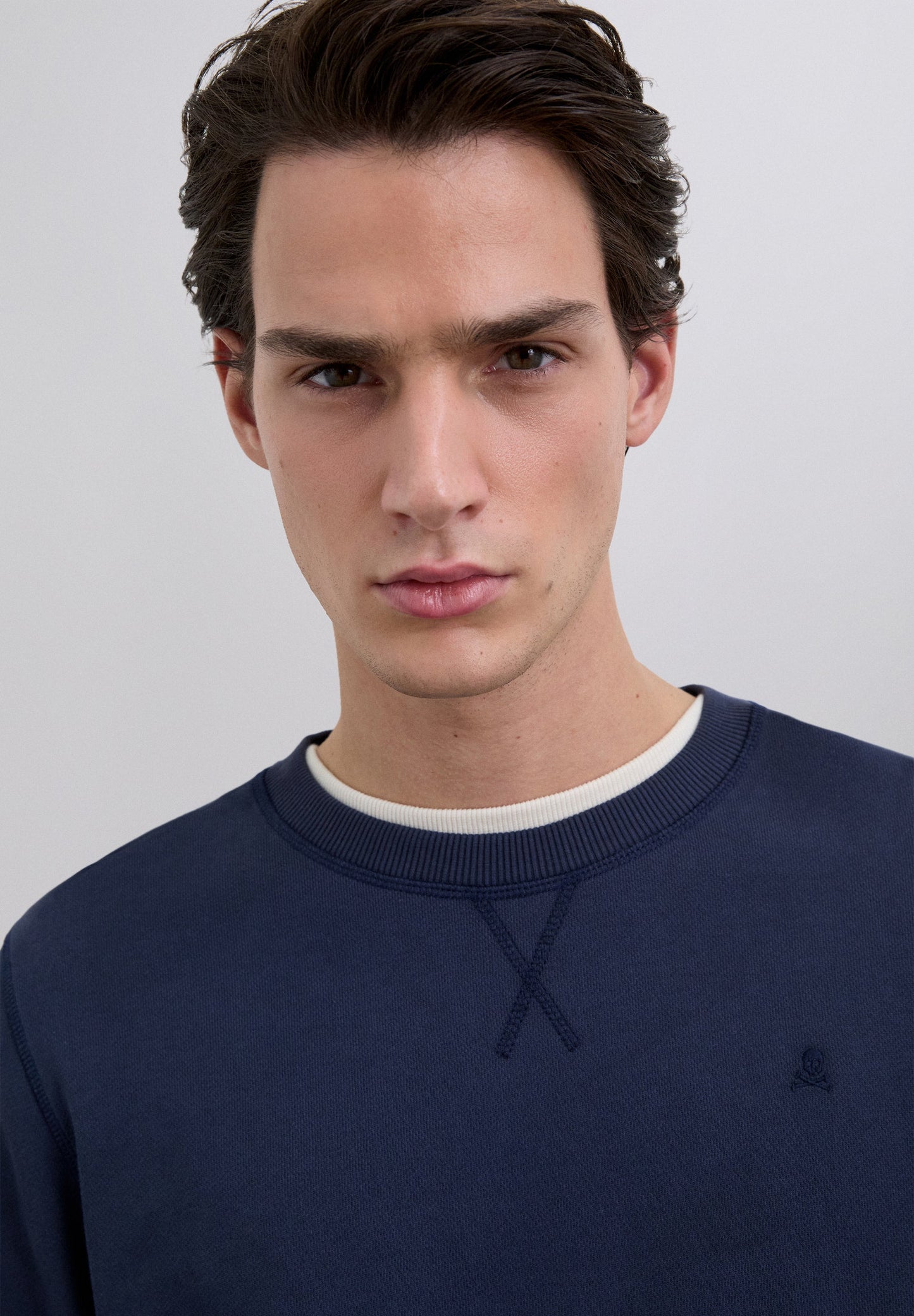 SWEATSHIRT COM SKULL BORDADA