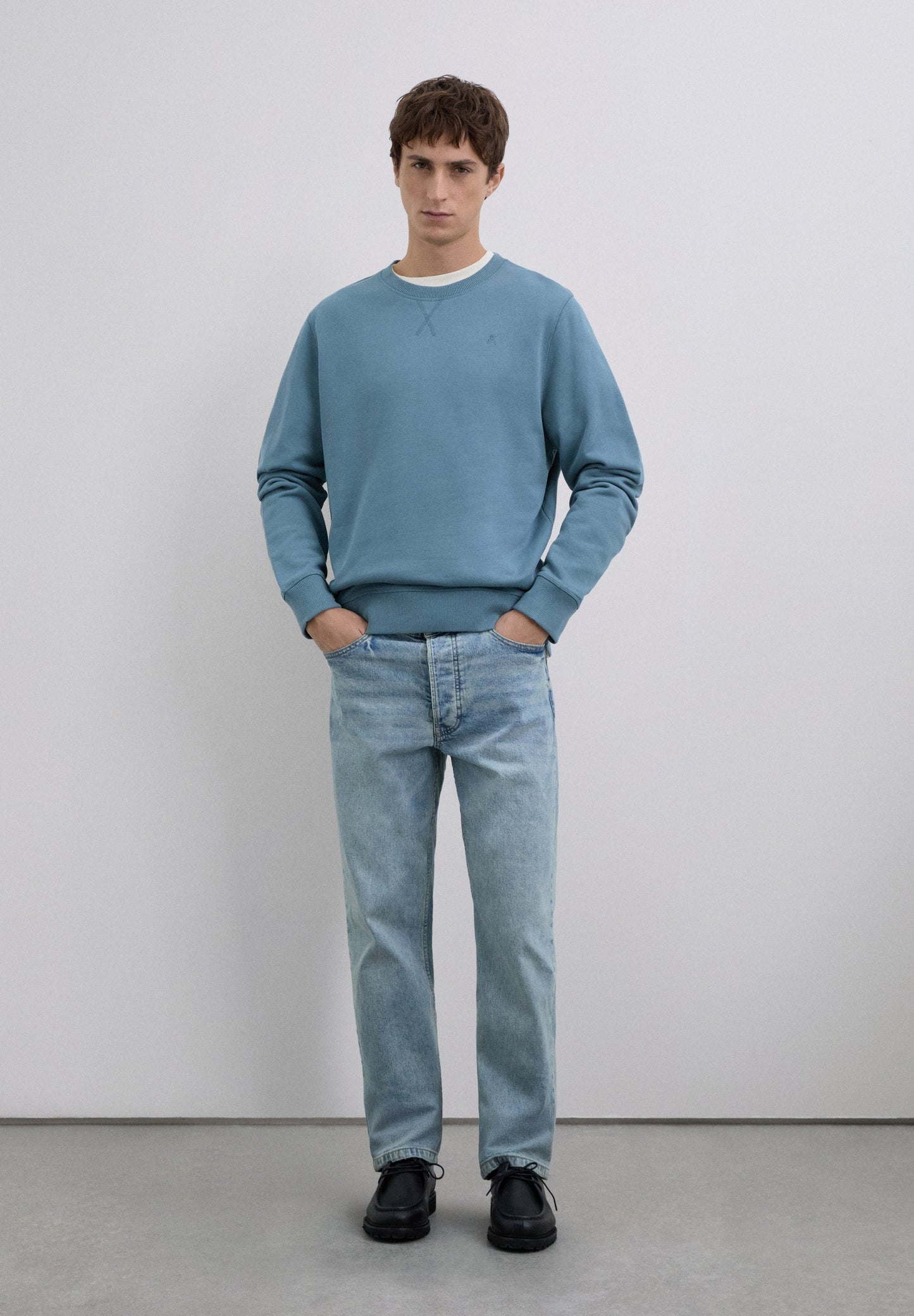 SWEATSHIRT COM SKULL BORDADA