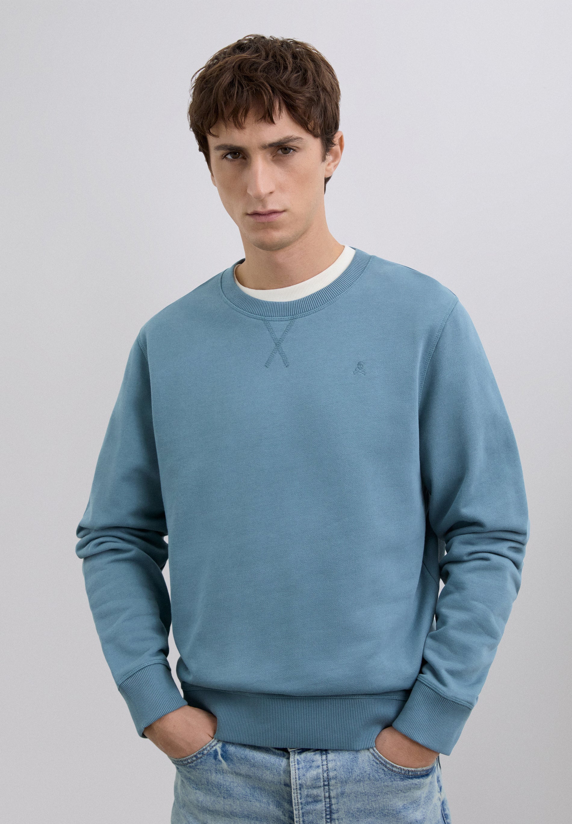 SWEATSHIRT COM SKULL BORDADA