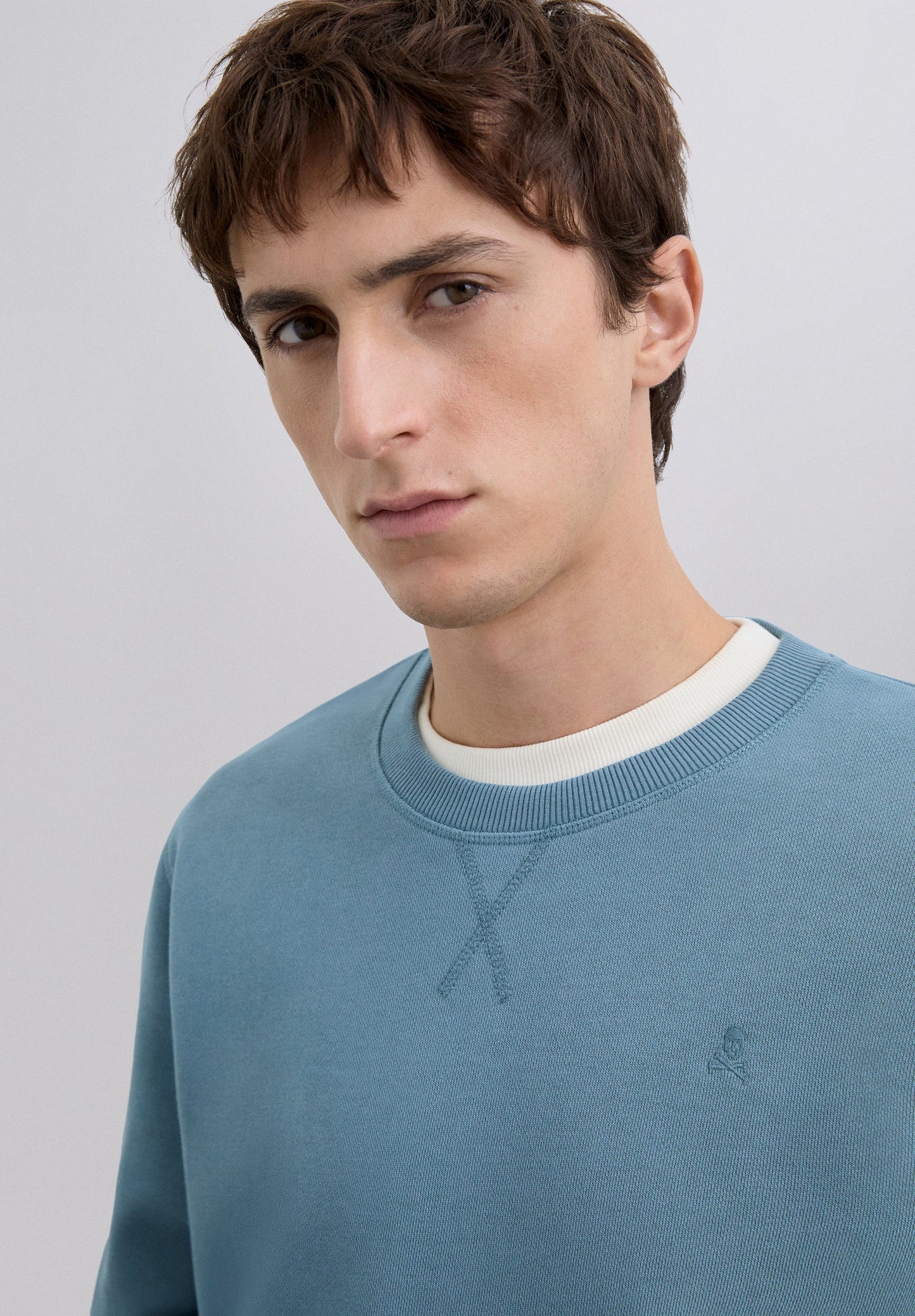 SWEATSHIRT COM SKULL BORDADA